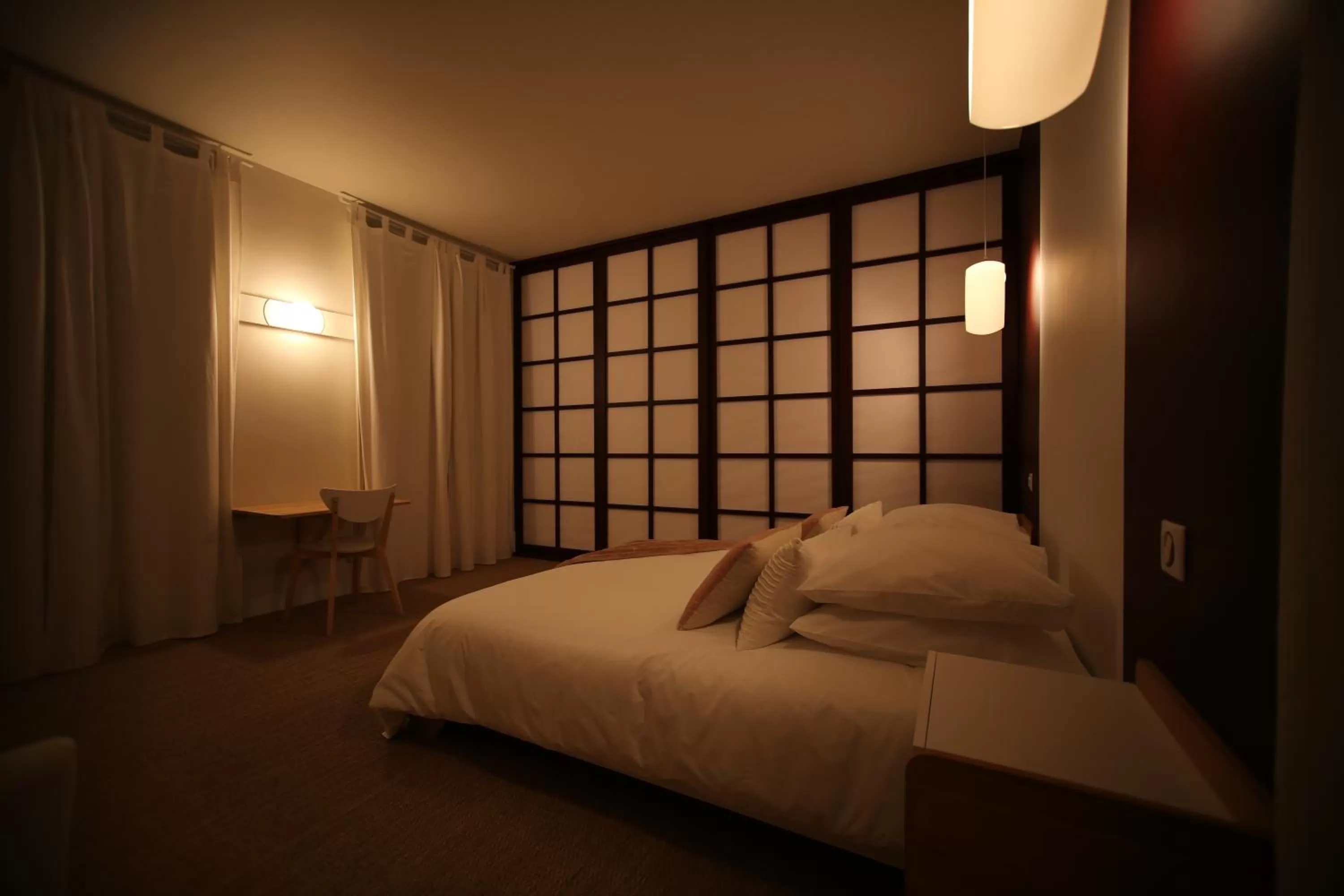 Photo of the whole room, Bed in Les Rêves de Flamboin