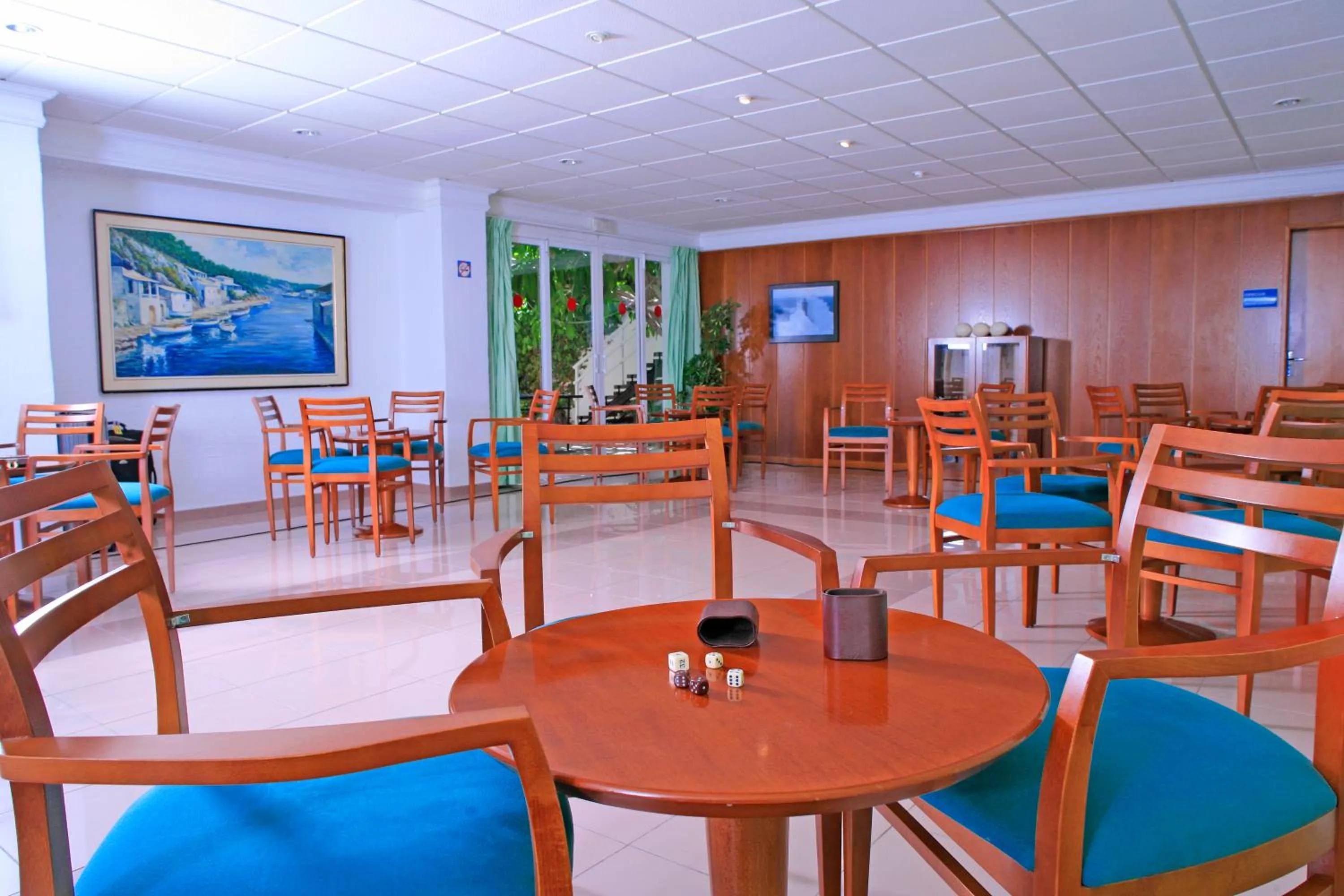 Communal lounge/ TV room in Hotel Bella Mar