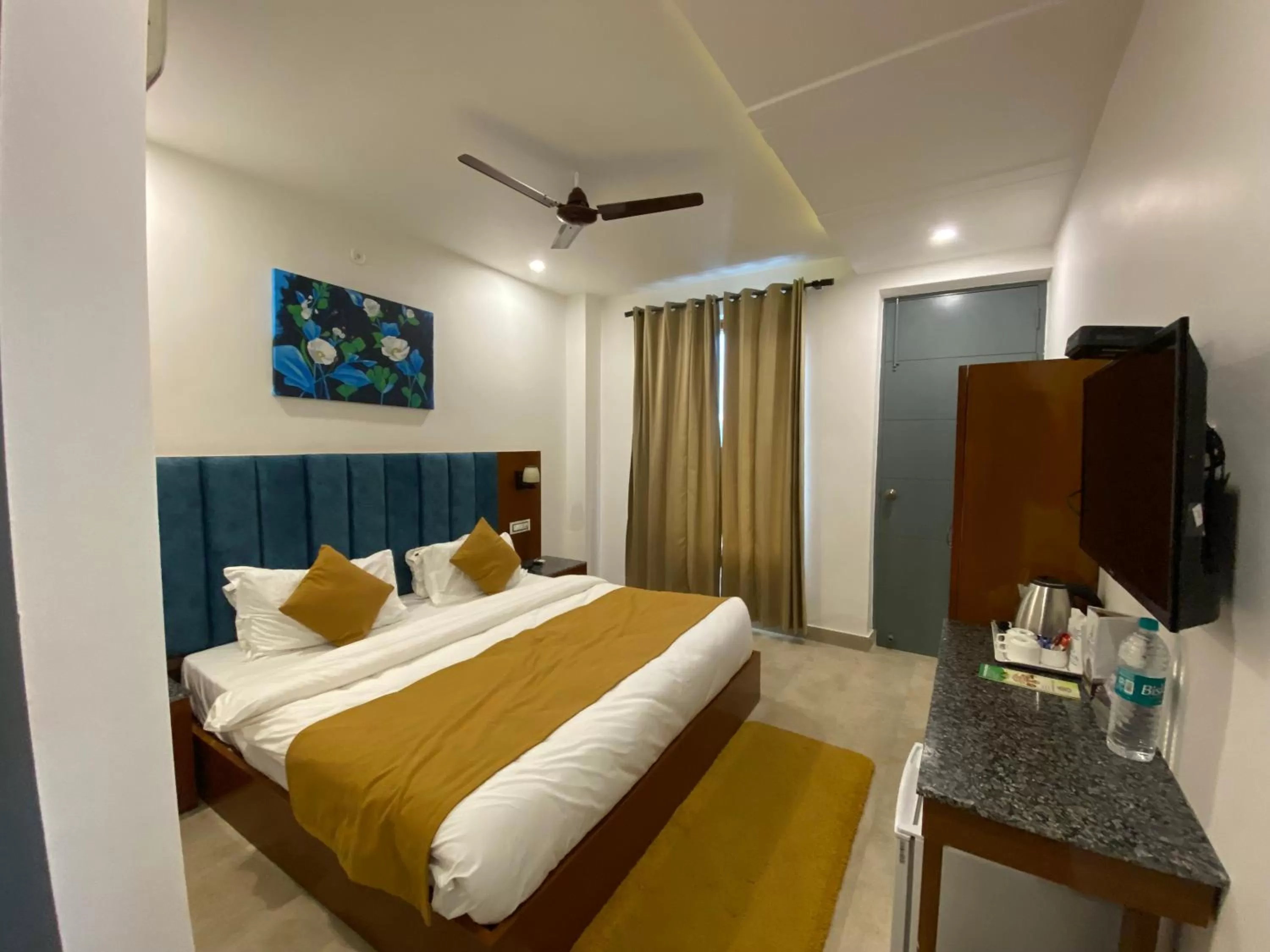 Bed in Hotel Shiva Yog Sthal