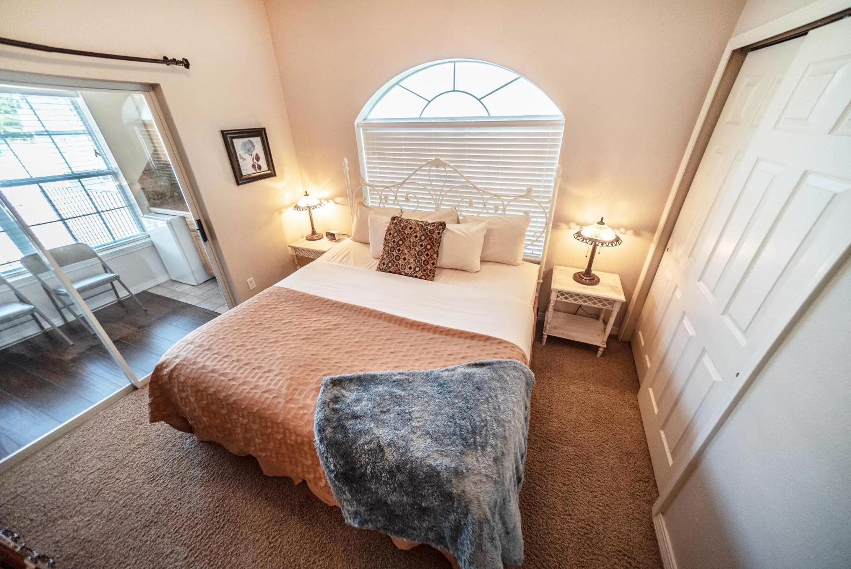 Patio, Bed in Thousand Hills Golf Resort