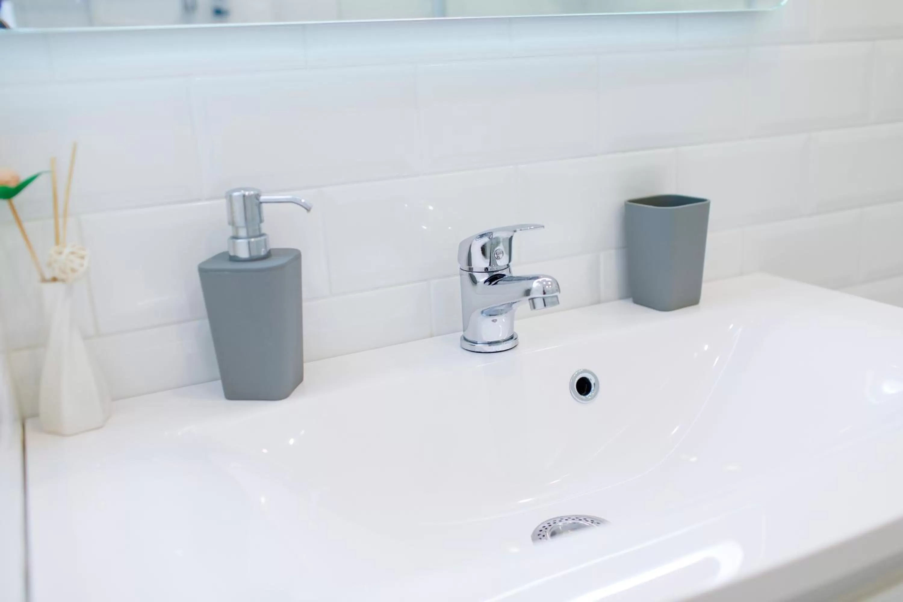 Shower in Apart-Hotel LAVINA з ДЖАКУЗІ