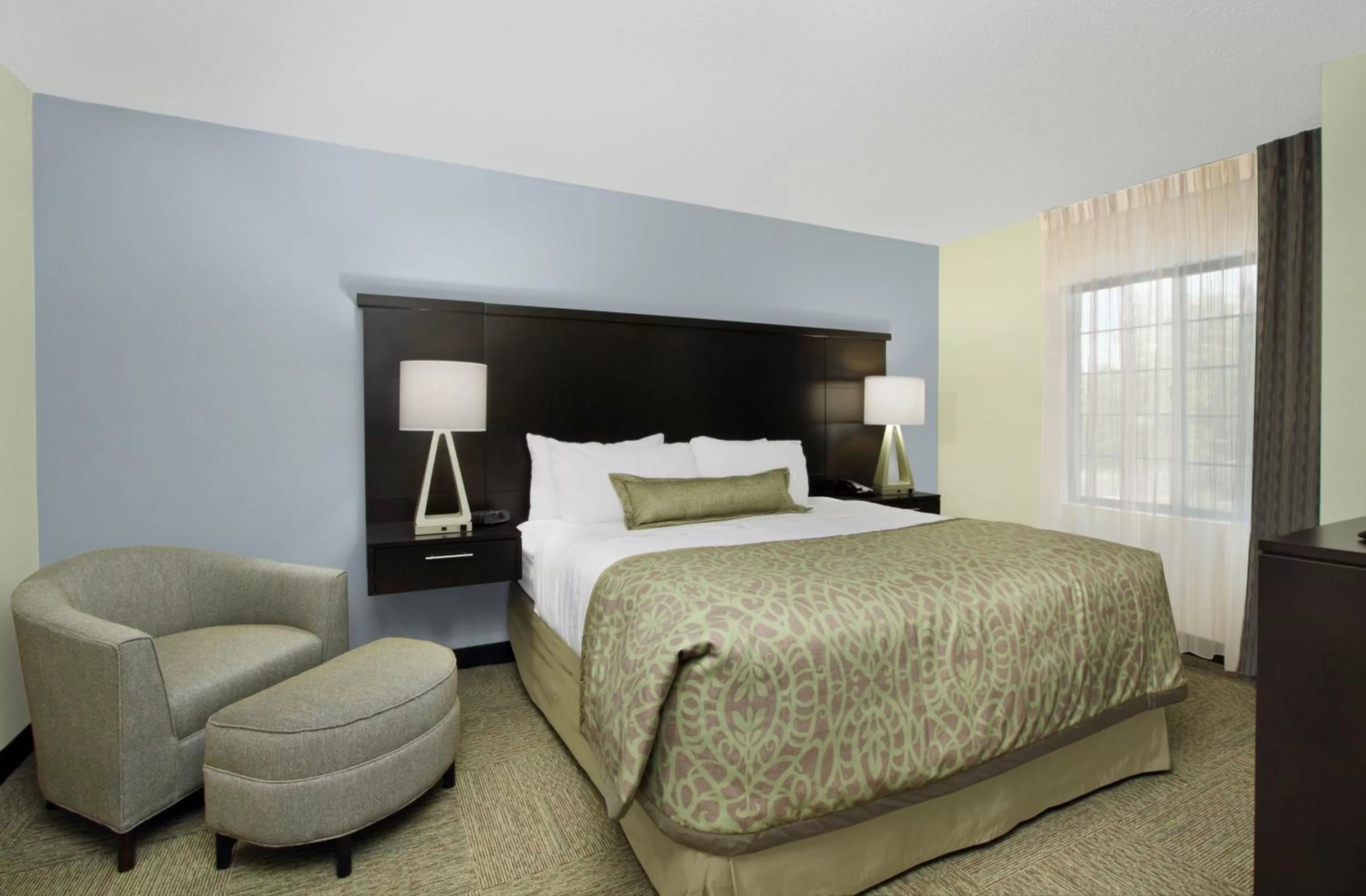 Photo of the whole room, Bed in Staybridge Suites Tysons - McLean by IHG