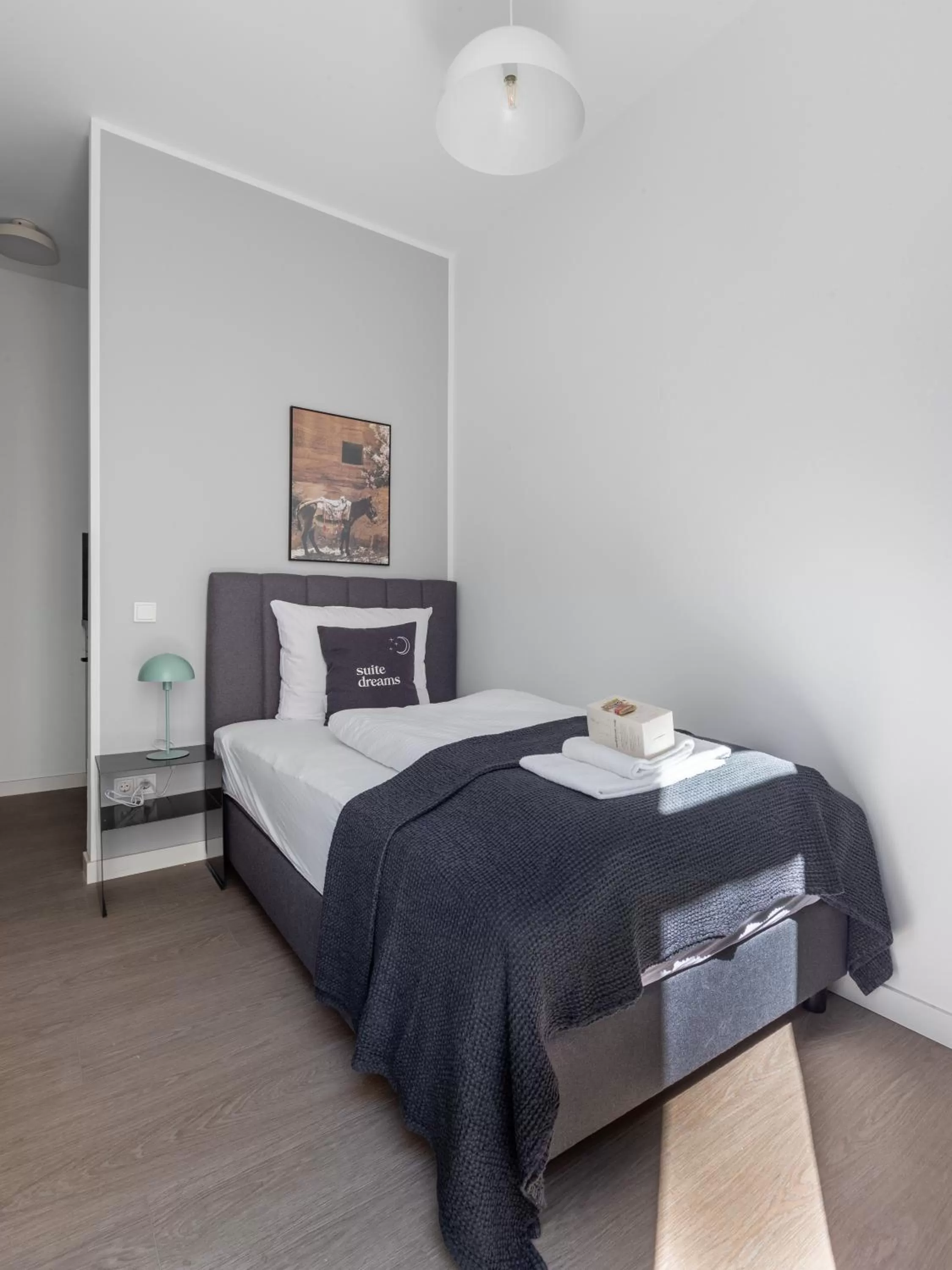 Economy Single Suite with Terrace in Limehome Berlin Luise Henriette Str - Digital Access