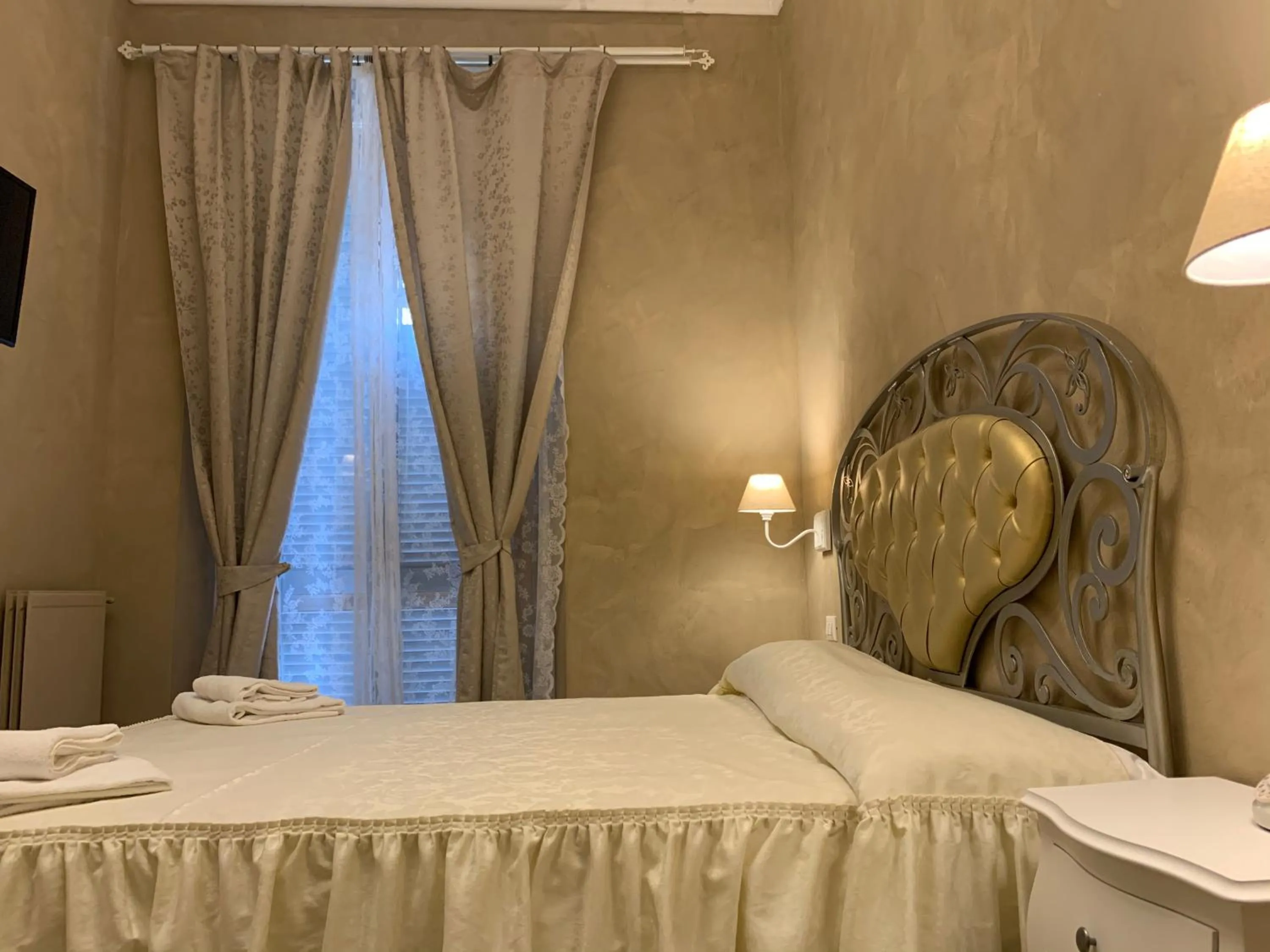 Bed in Boutique Hotel Calais Milano