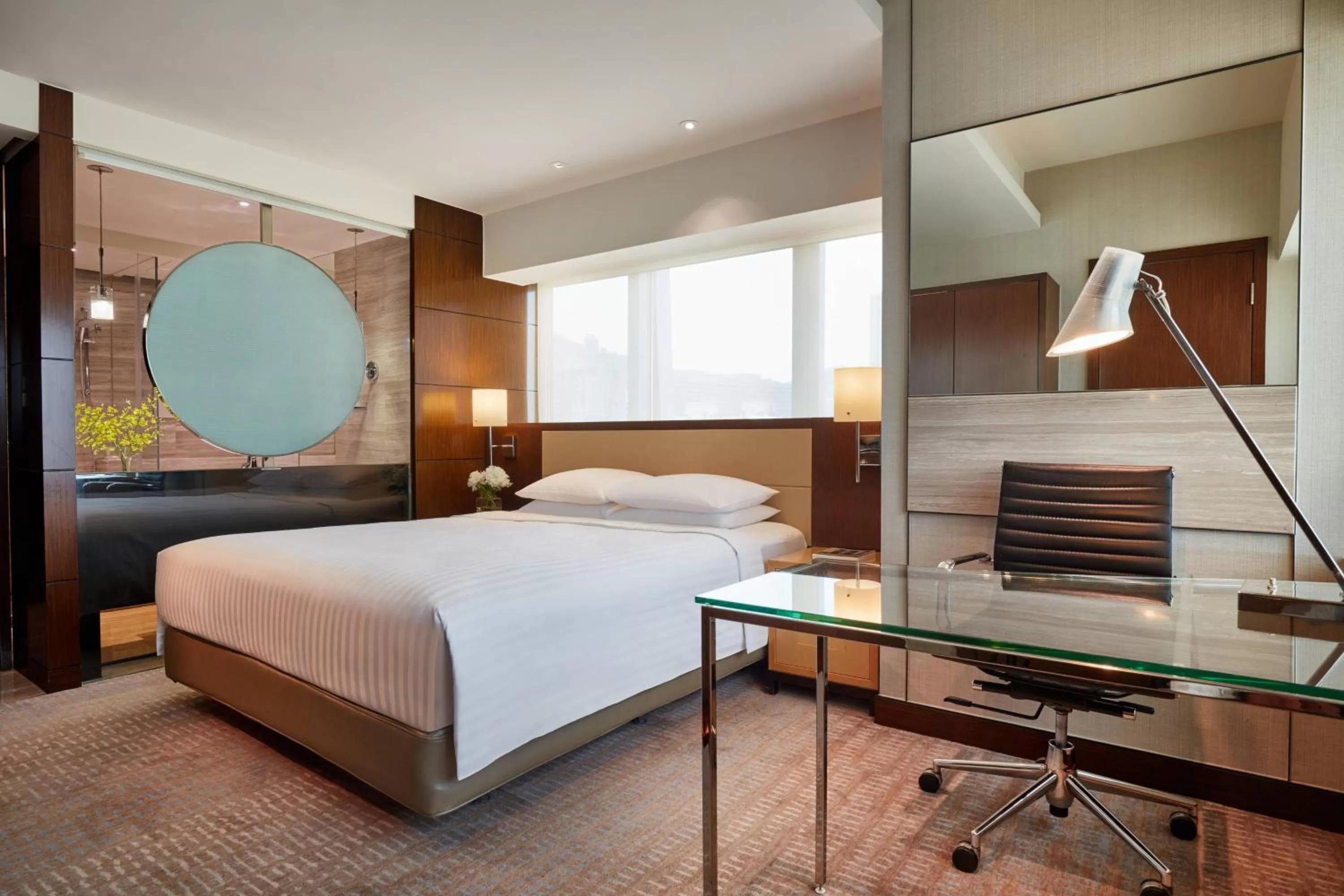 Photo of the whole room, Bed in Courtyard by Marriott Hong Kong