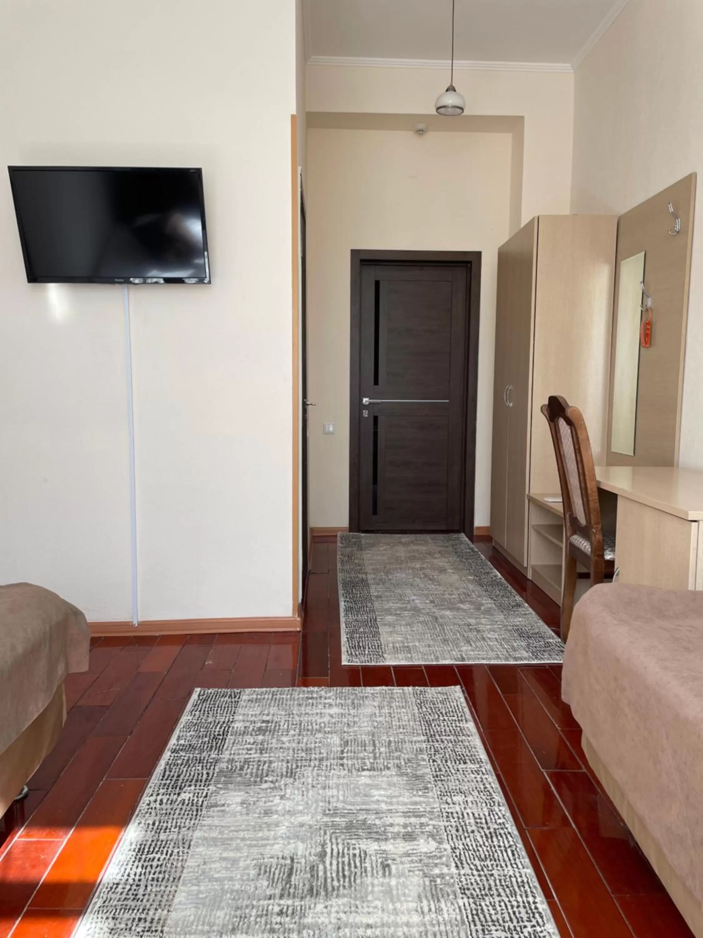 Photo of the whole room, Bed in Belon Land