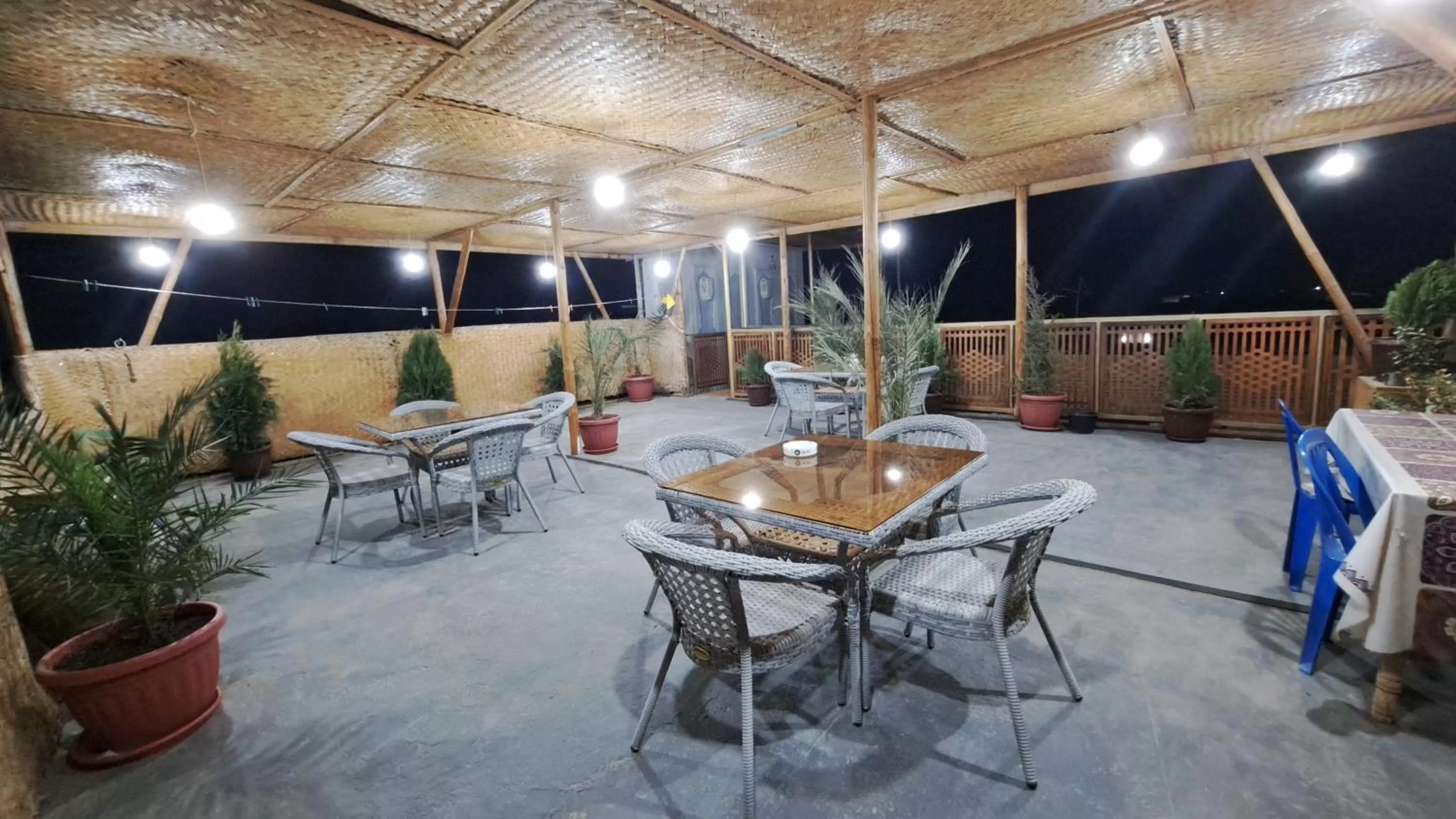 Restaurant/Places to Eat in Naqshband