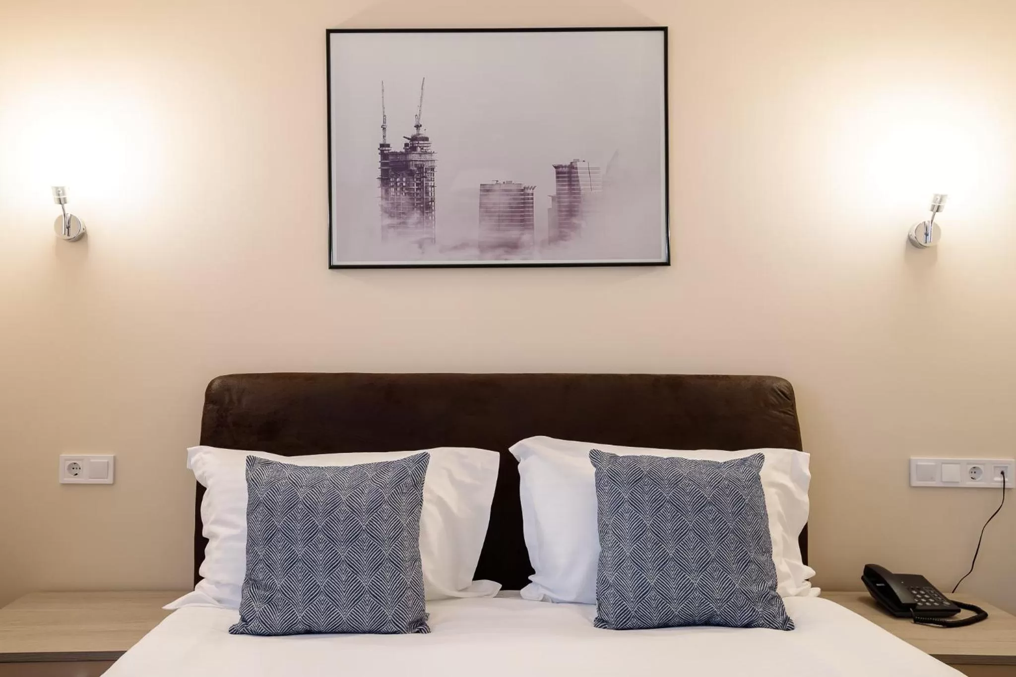 Bed in Pensiunea Select Central