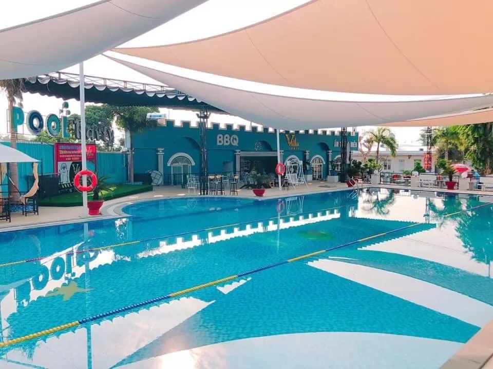 Swimming pool in D'Villa Hotel - Homestay