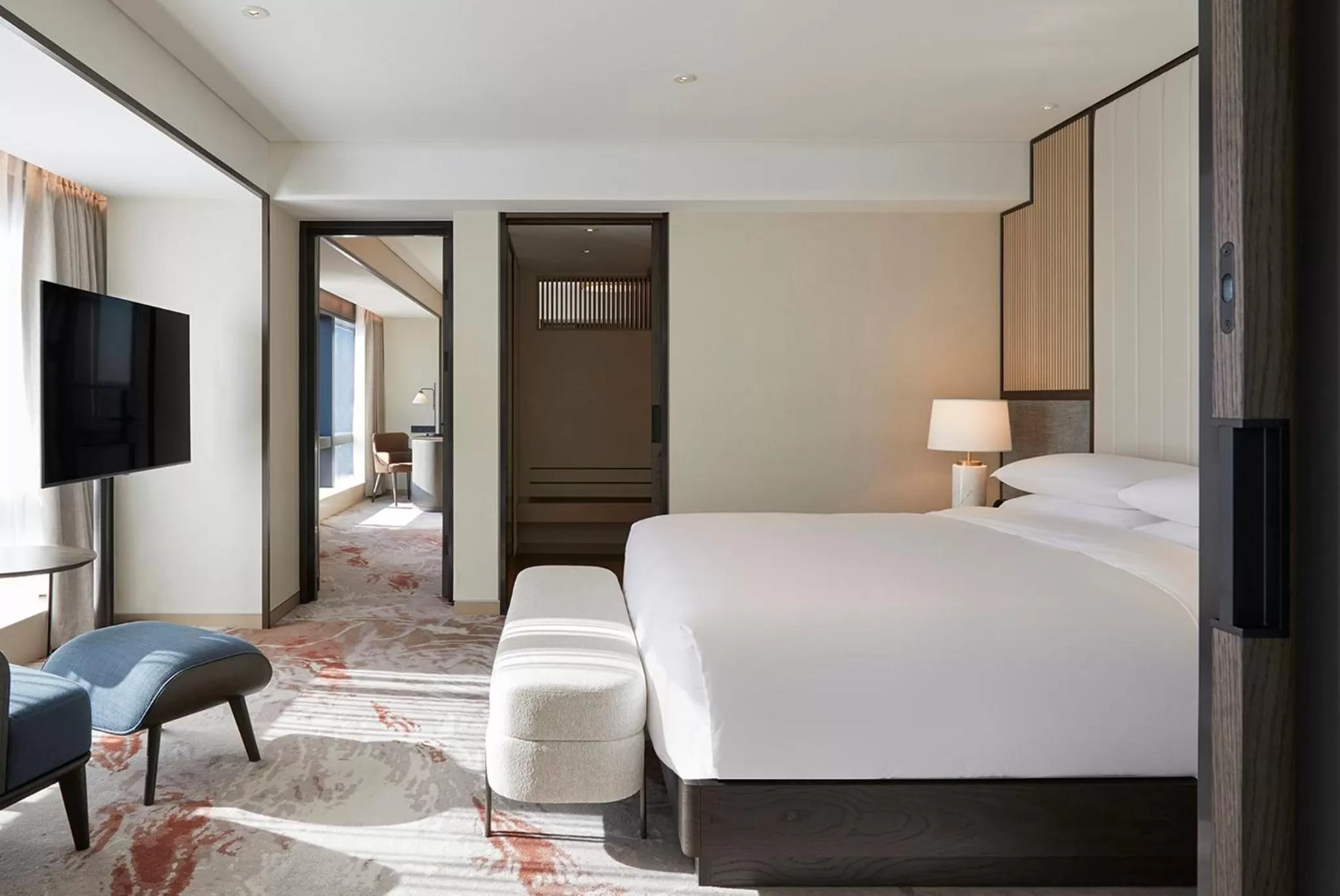 Photo of the whole room, Bed in Grand InterContinental Seoul Parnas by IHG