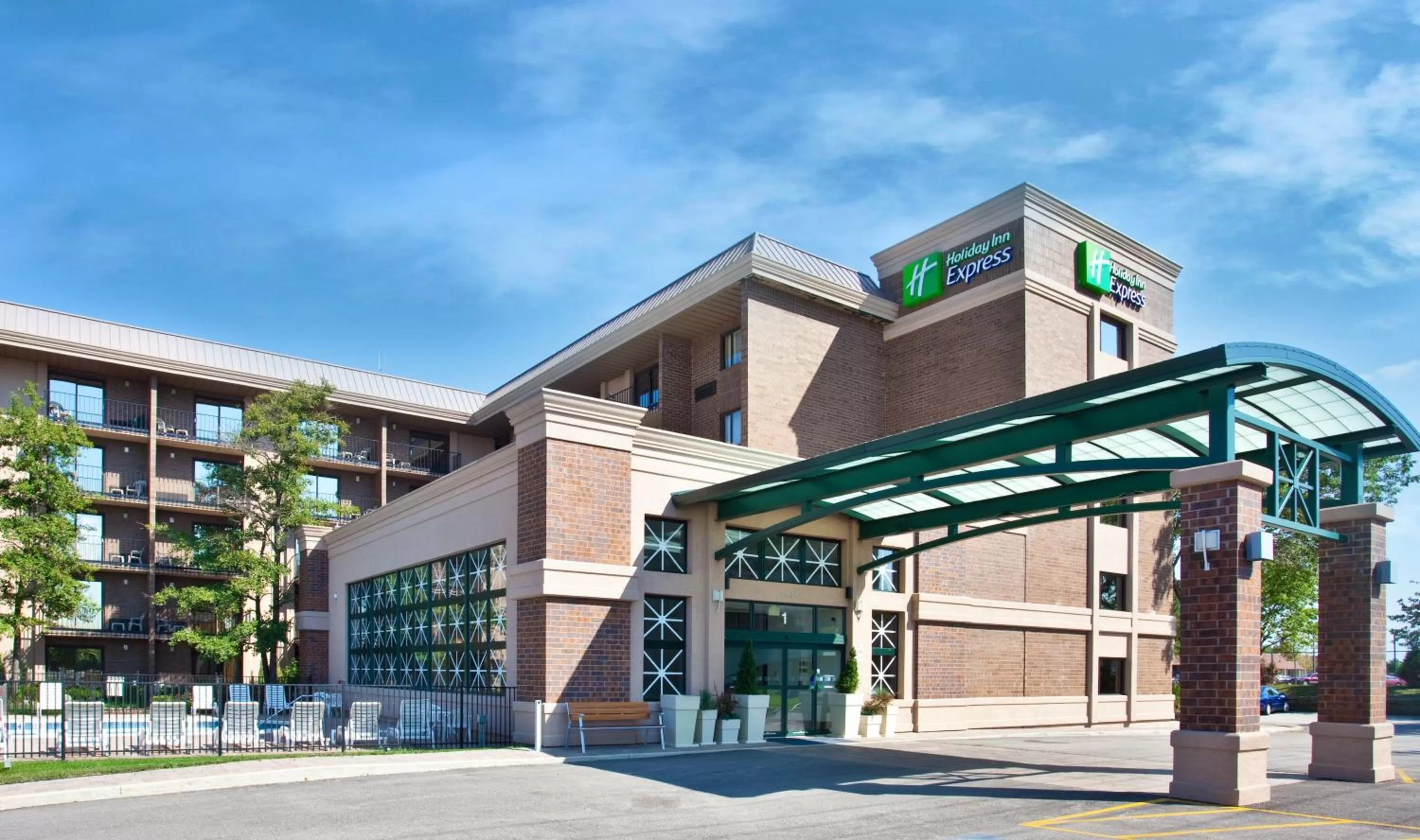 Property building in Holiday Inn Express Schaumburg-Rolling Meadows by IHG