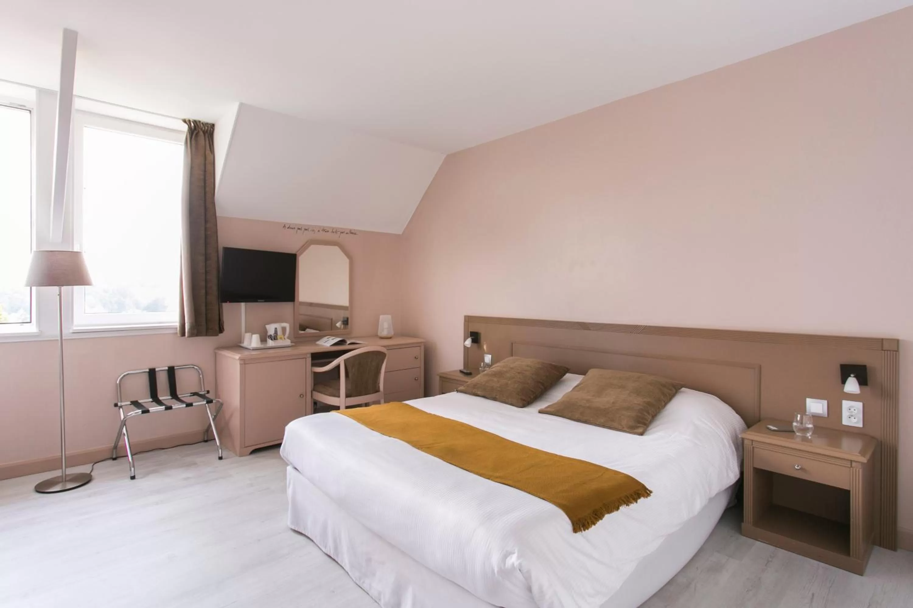 Bed in Hôtel Résidence Normandy Country Club by Popinns