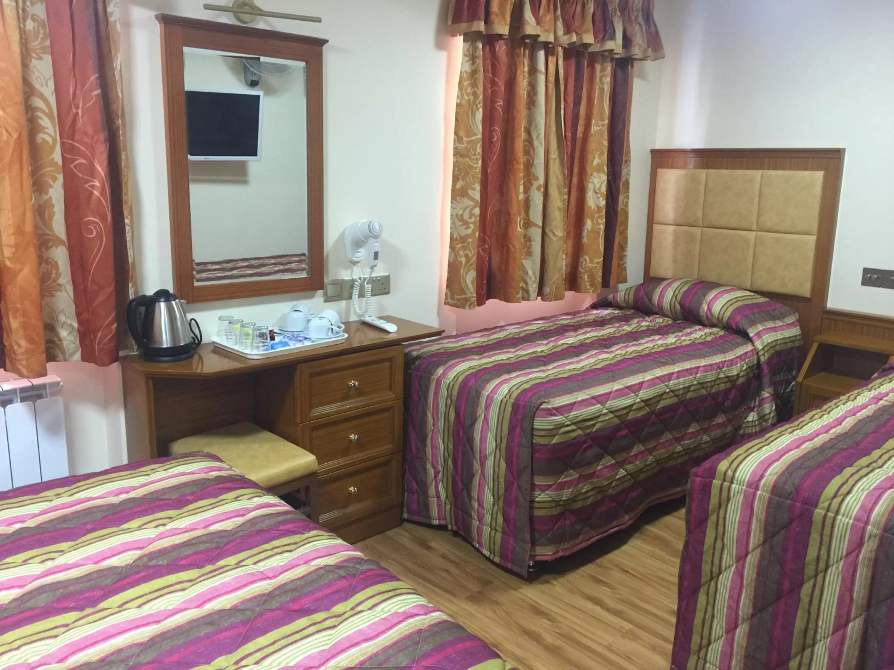 Photo of the whole room, Bed in White House Hotel