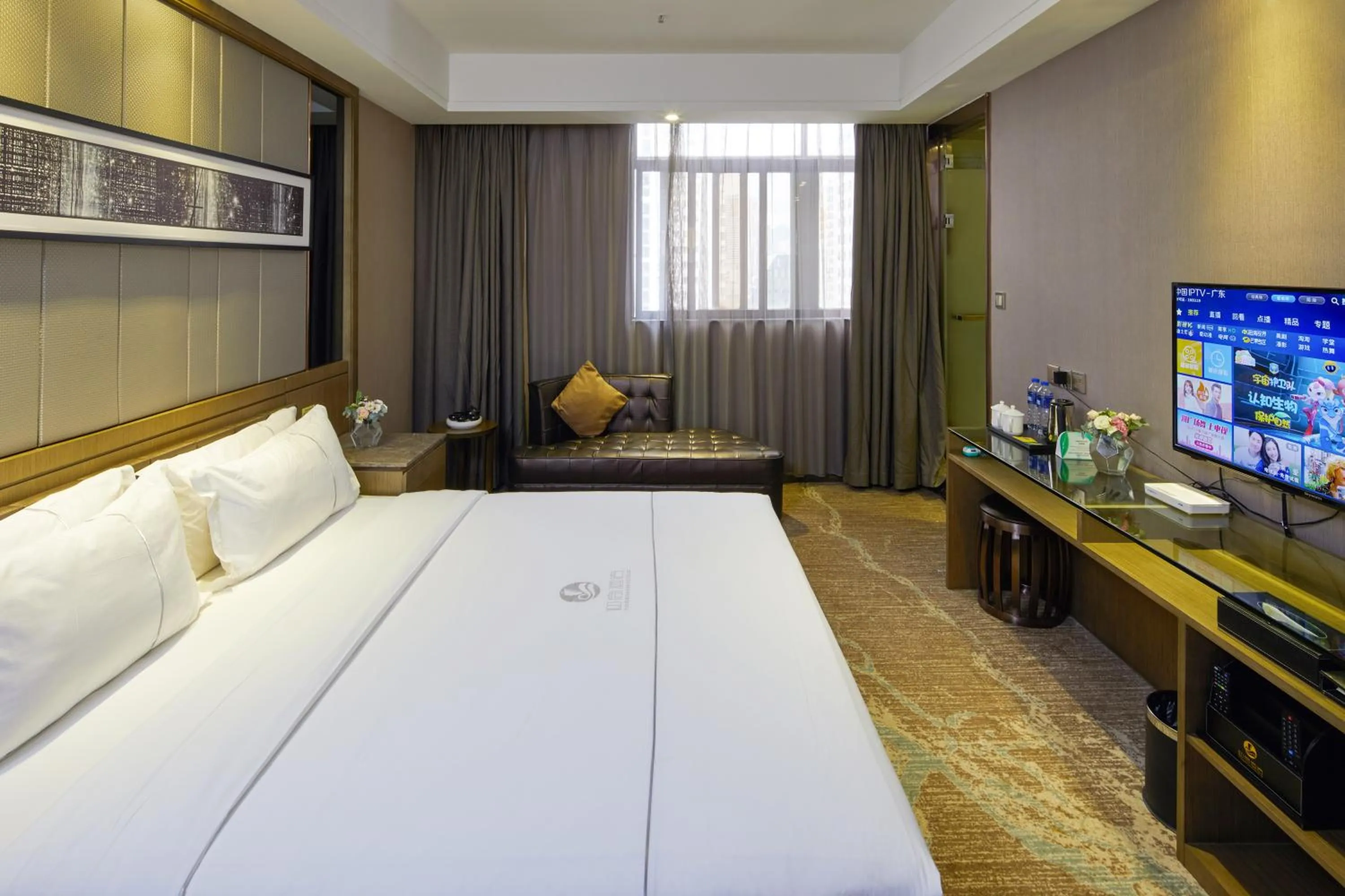 Bed in INSAIL Hotel (Shenzhen Dongmen Branch)