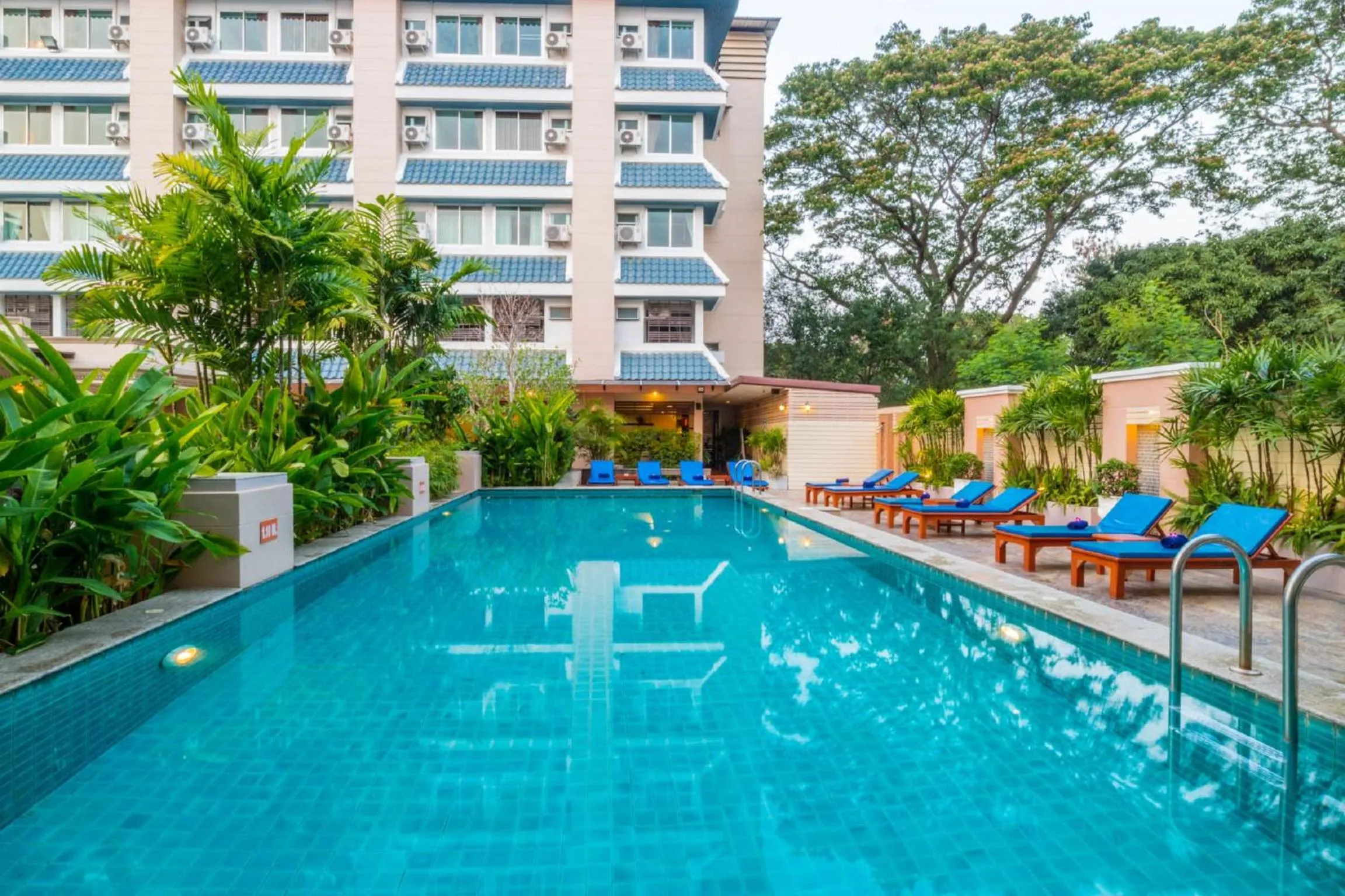 Swimming pool in Sakulchai Place
