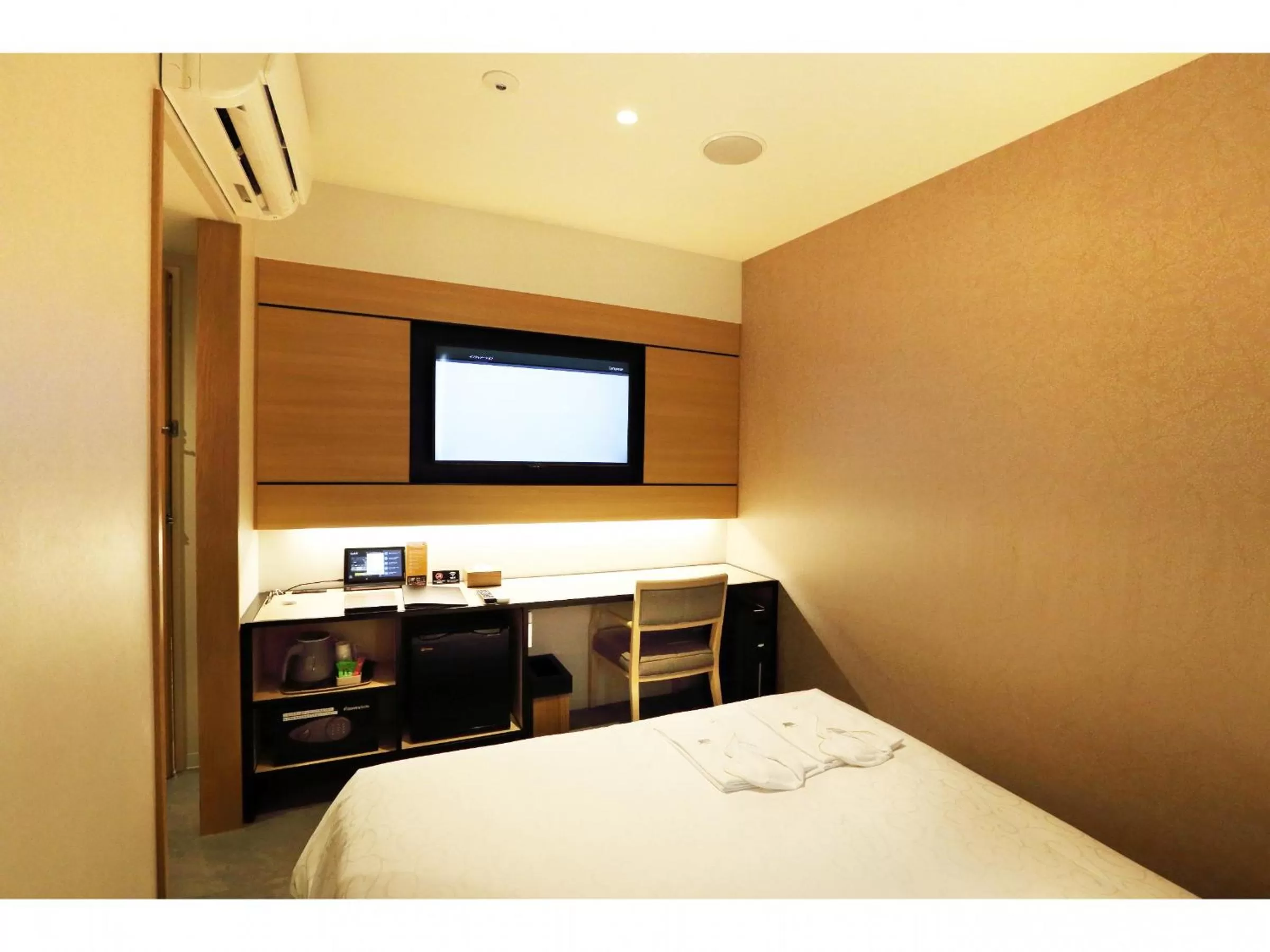Photo of the whole room, Bed in Henn na Hotel Premier Nara