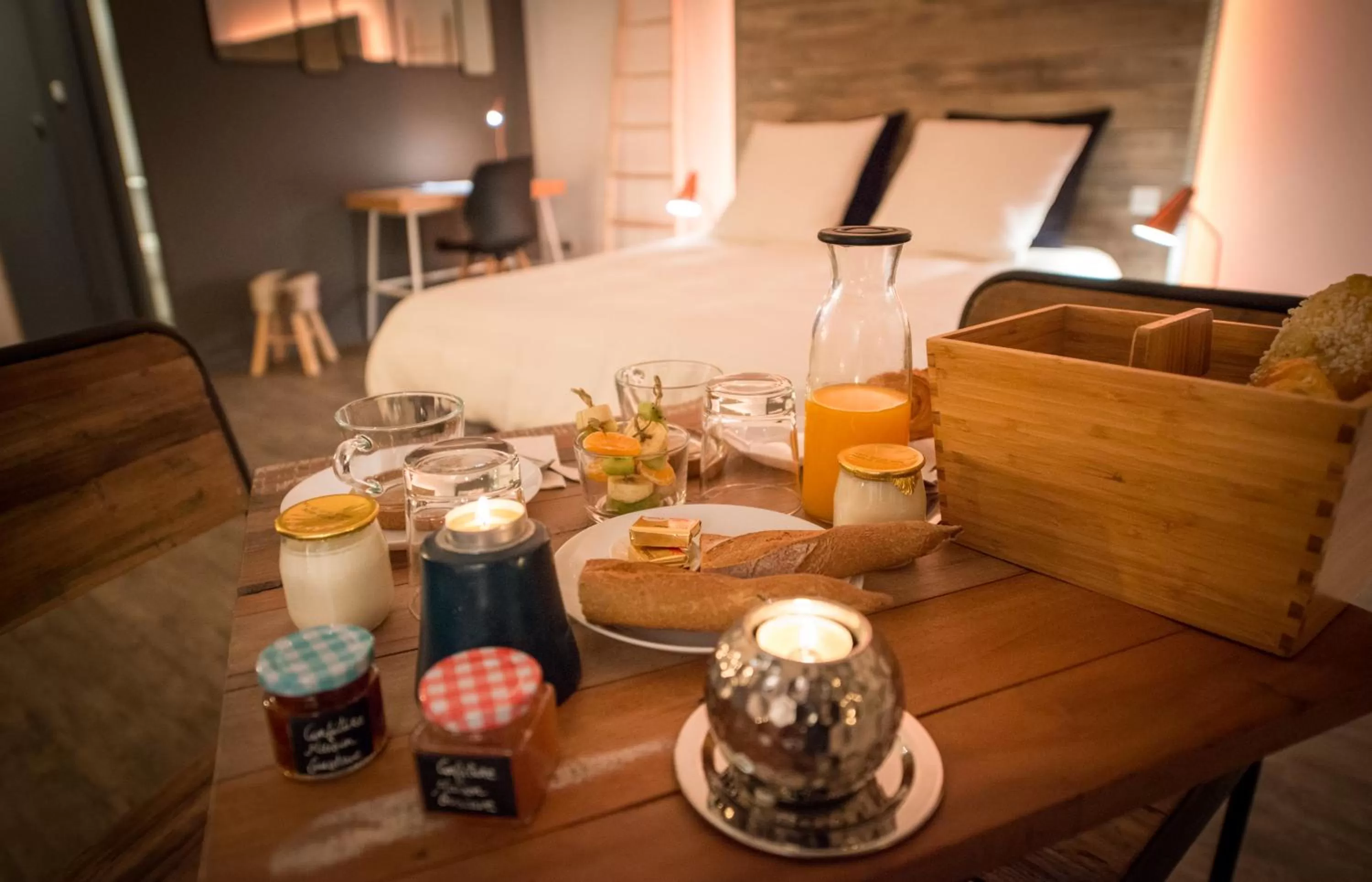 Food and drinks in La Maison Gustave