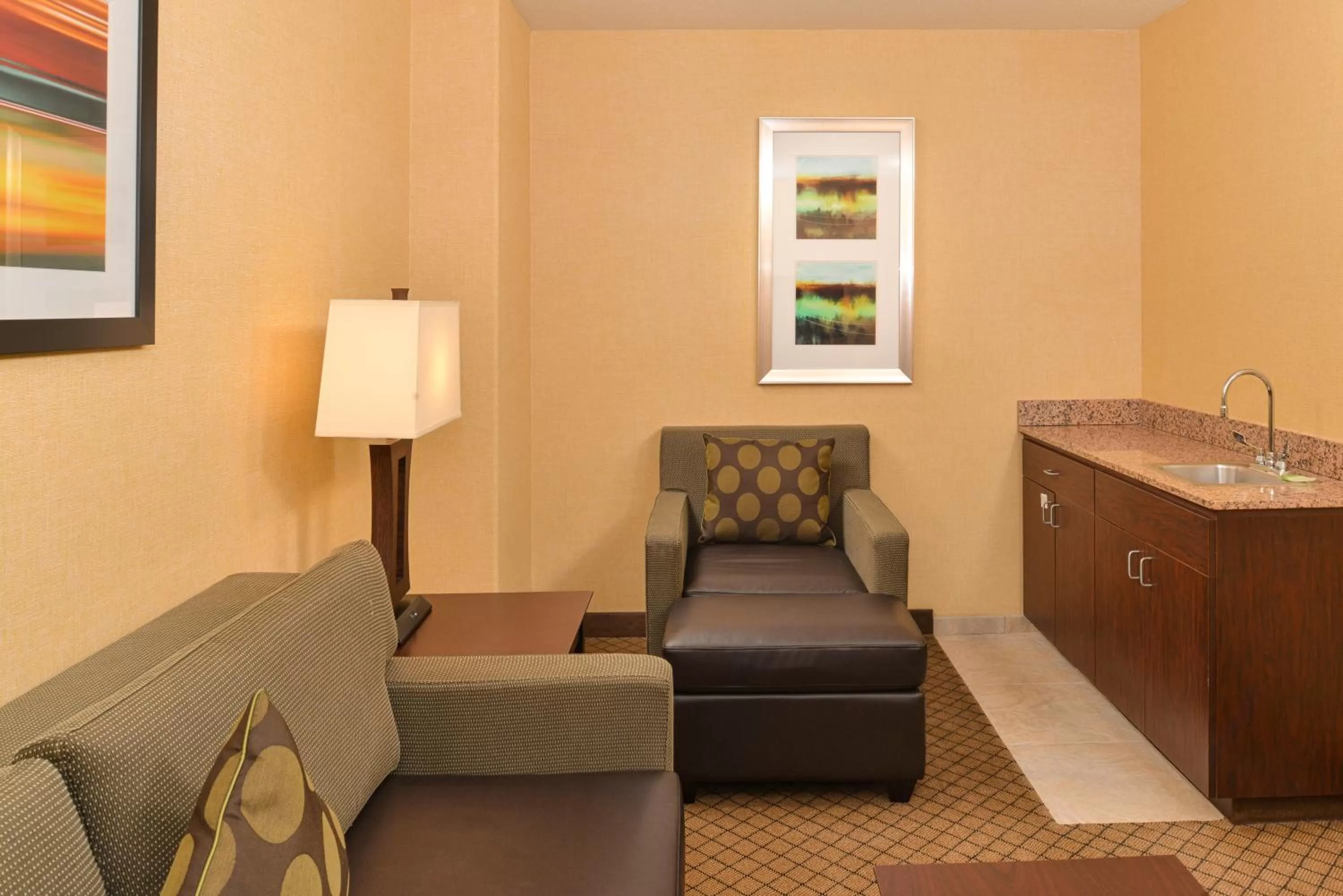 Living room in Holiday Inn Express Woodland by IHG