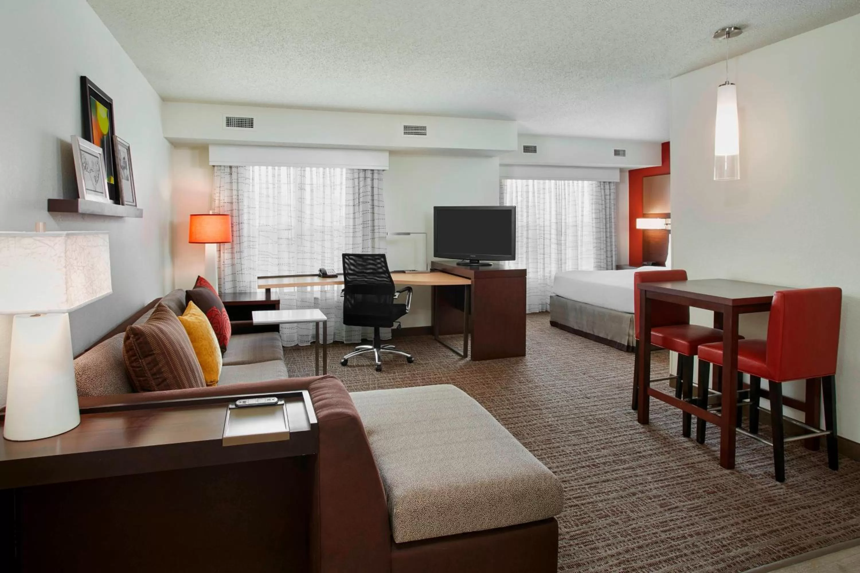 Living room in Residence Inn Detroit / Auburn Hills