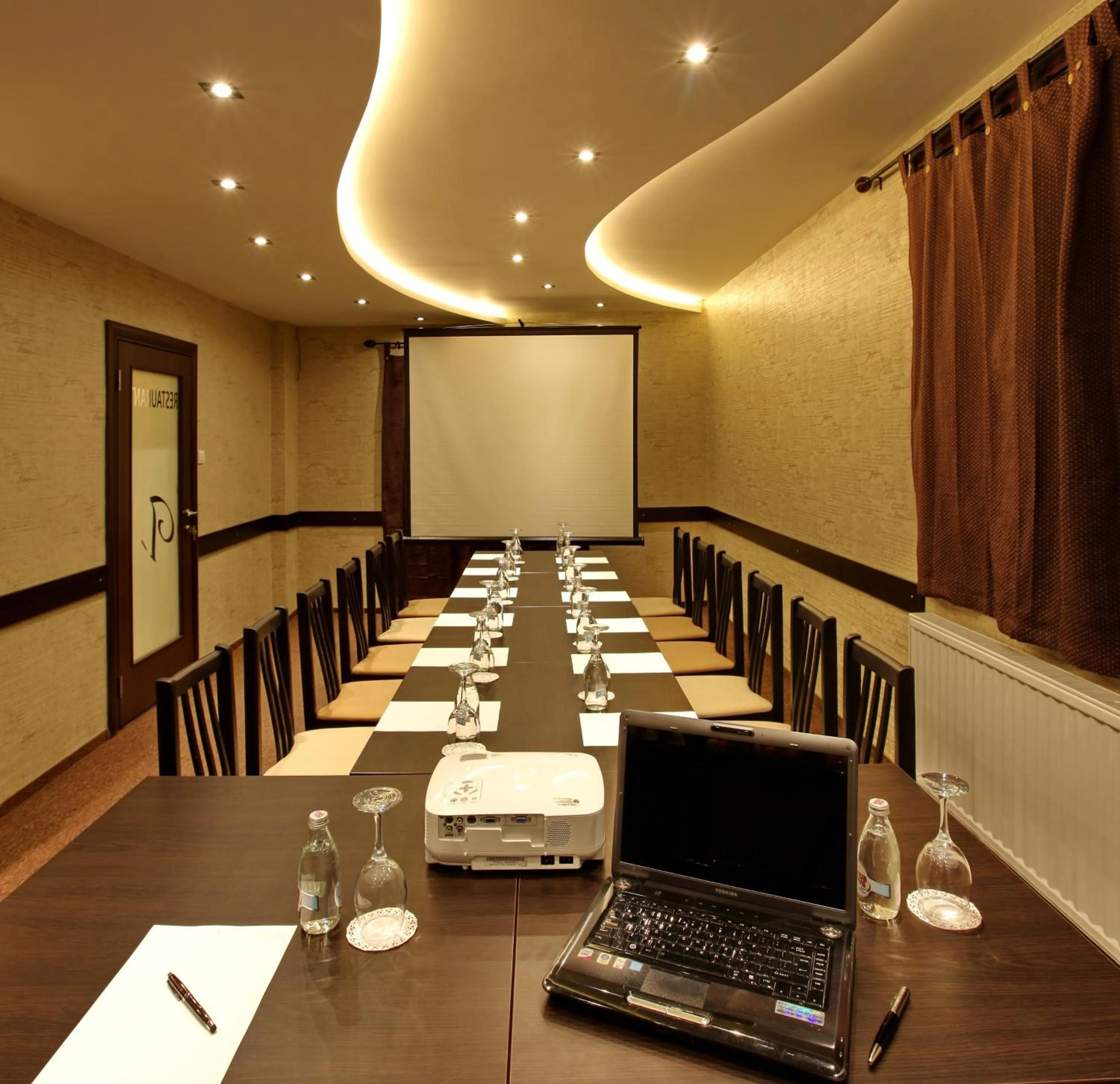 Business facilities in Garni Hotel Vozarev