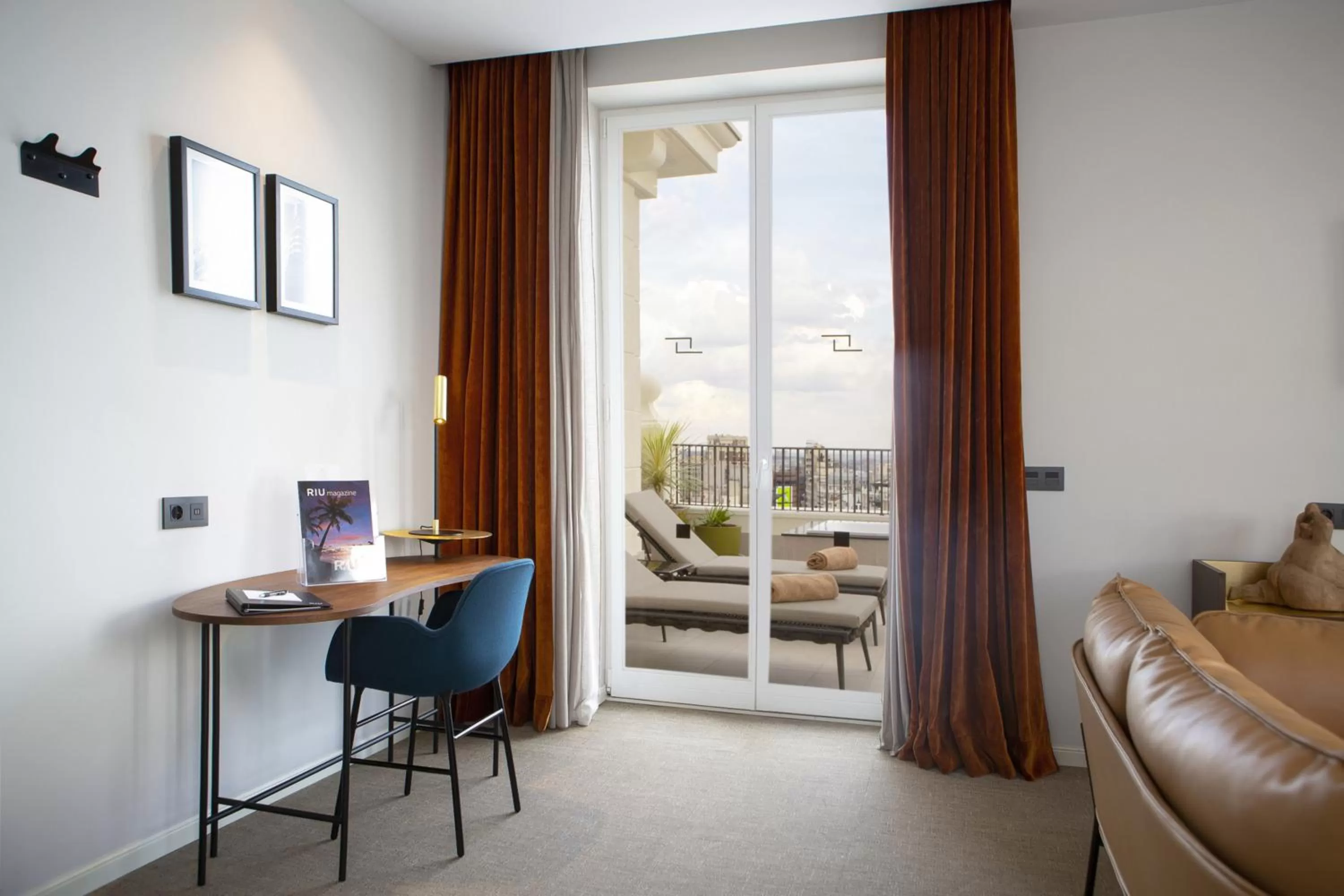 Dining area in Riu Plaza España