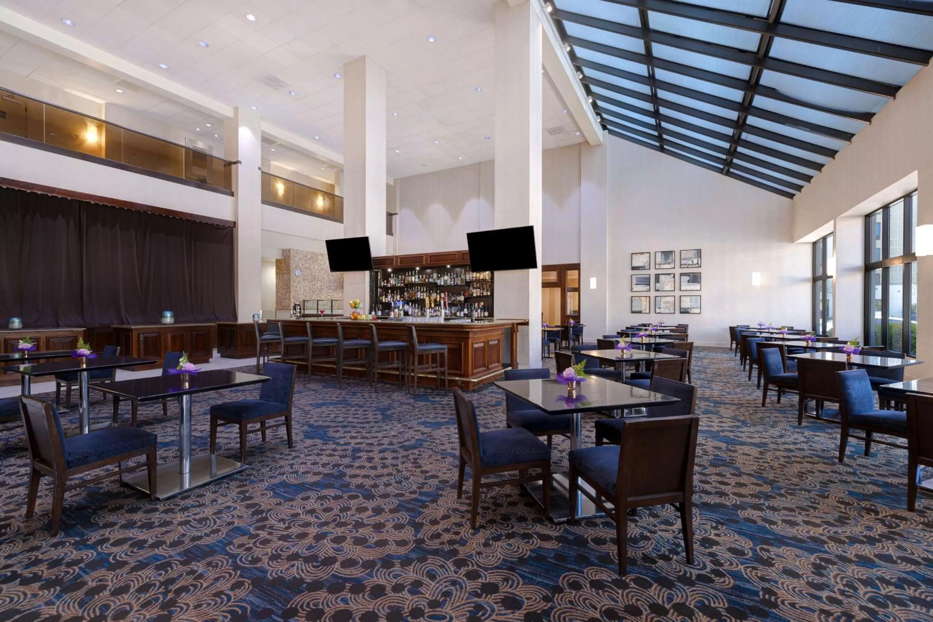 Restaurant/places to eat in Embassy Suites by Hilton Santa Clara Silicon Valley