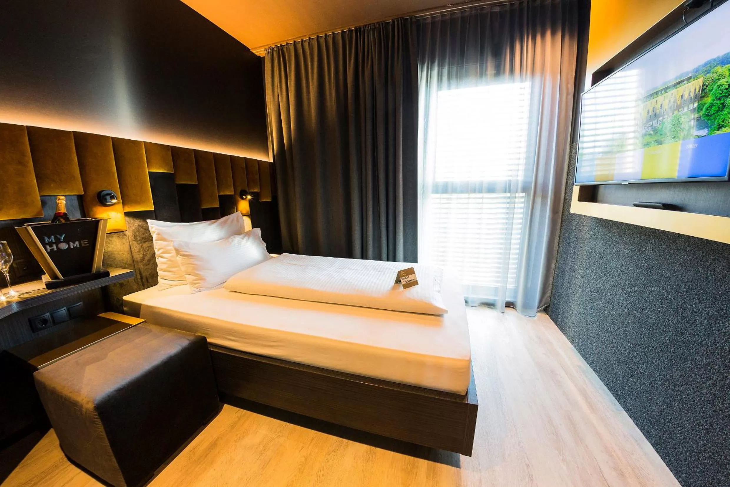 Photo of the whole room, Bed in MY HOME MY HOTEL Rosenheim