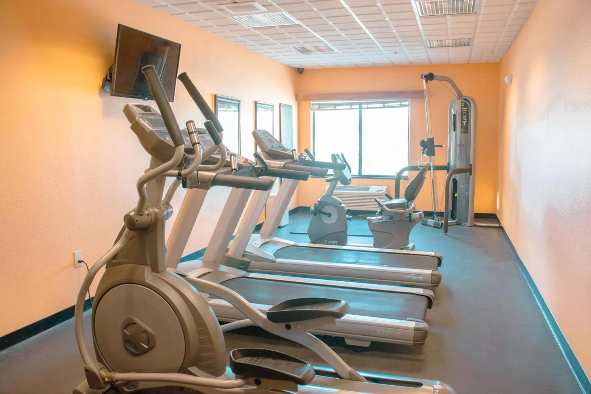 Fitness centre/facilities in Expressway Suites of Grand Forks