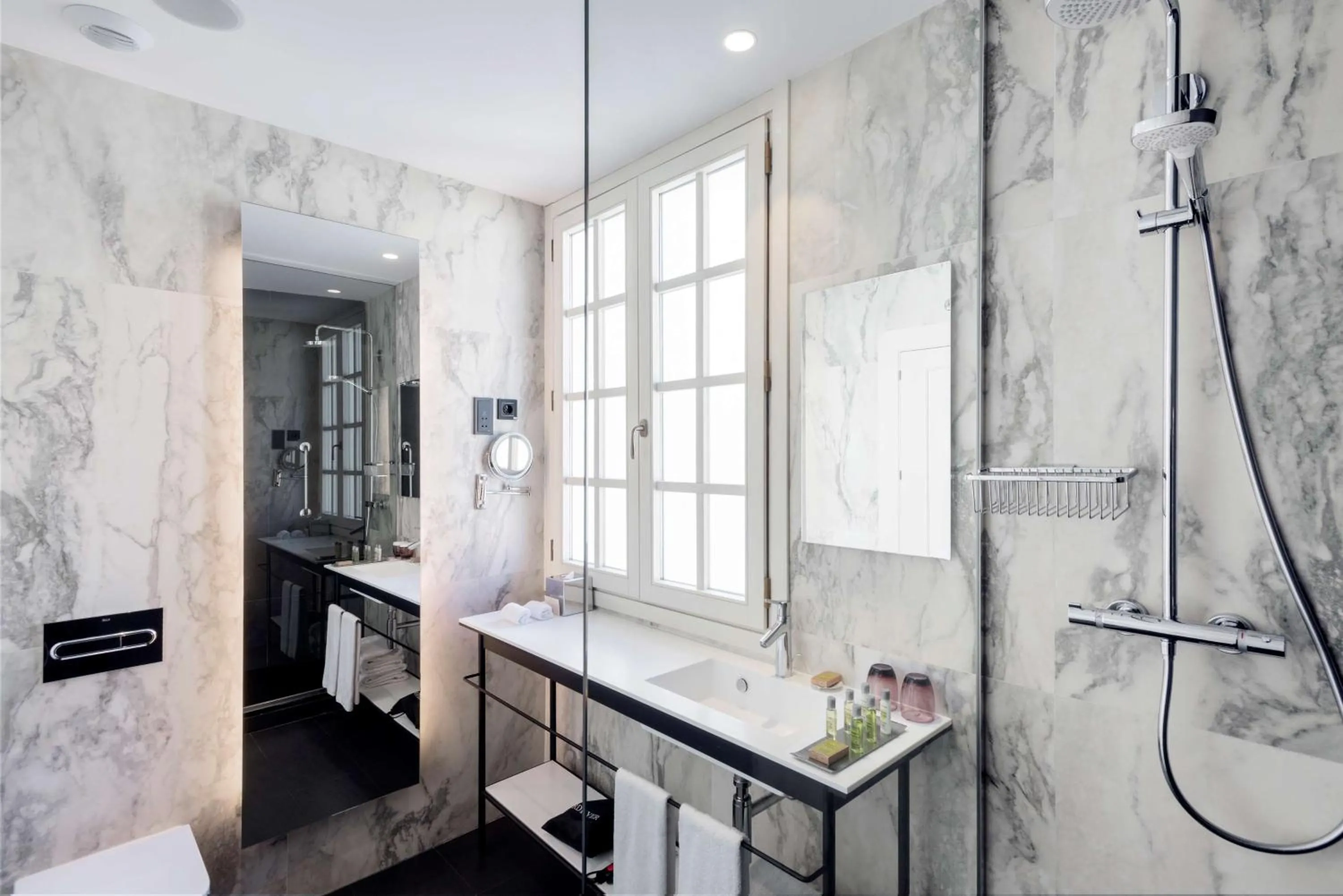 Bathroom in DoubleTree by Hilton Madrid-Prado