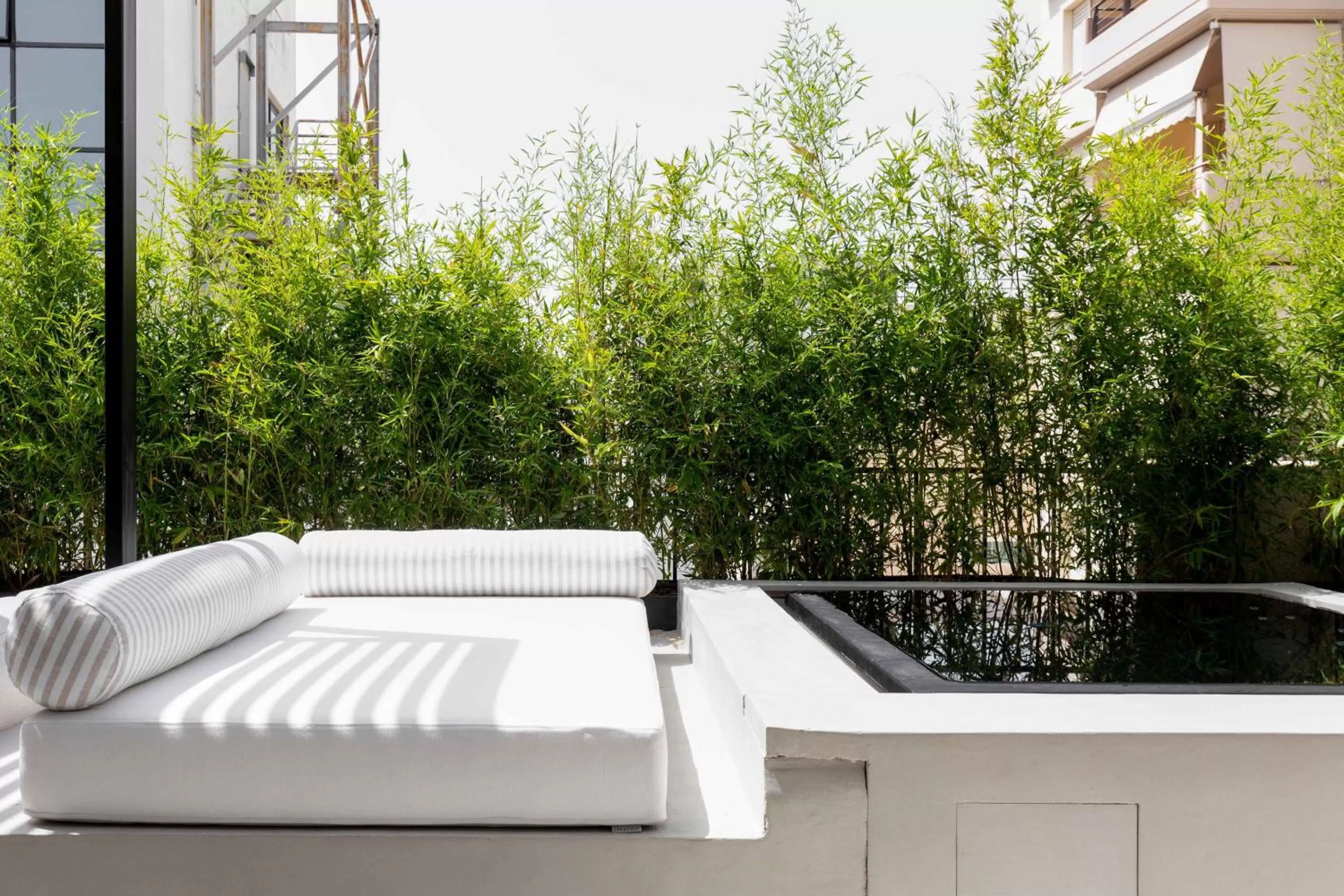 Hot Tub in The Newel Psychiko