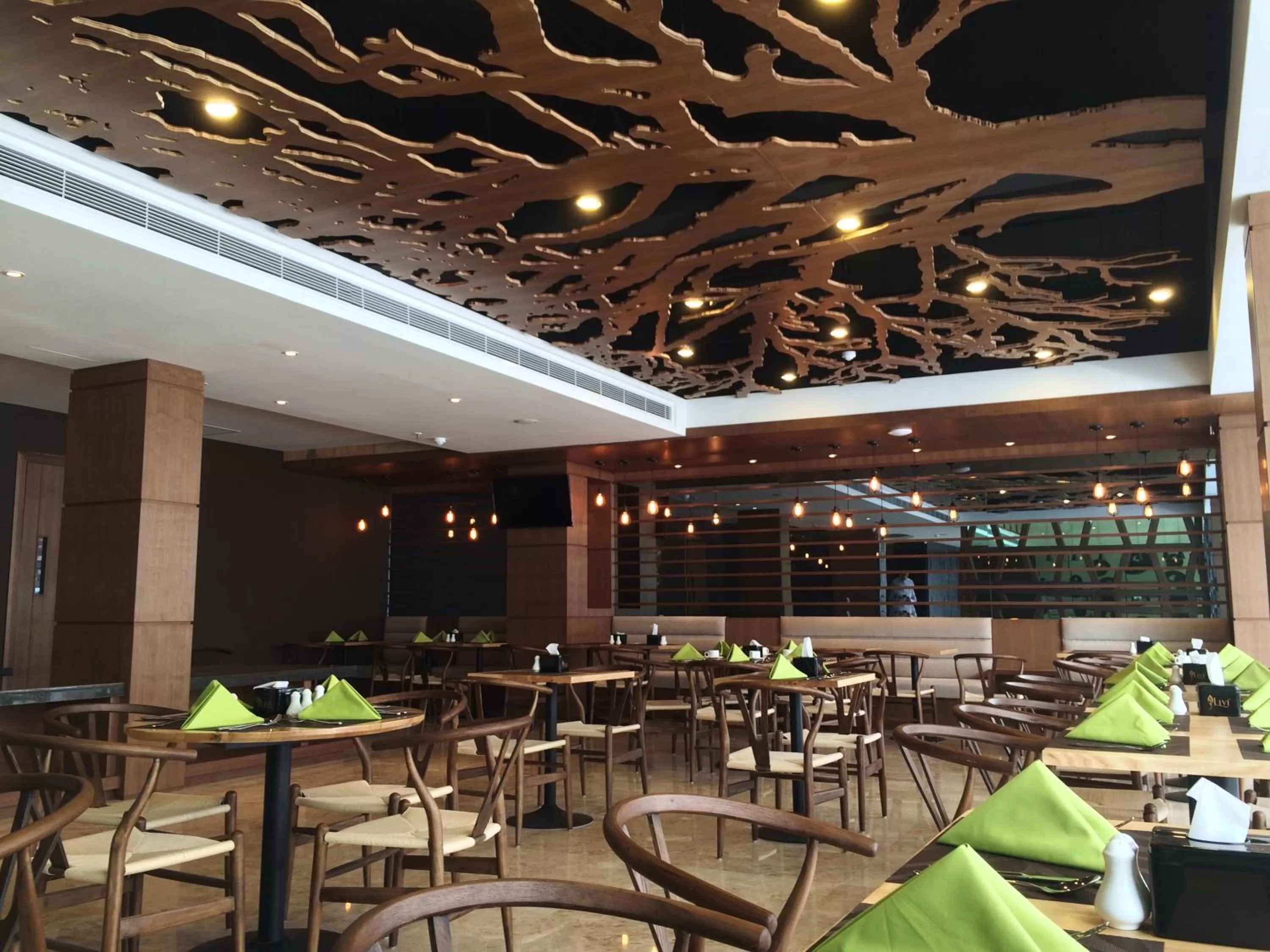 Restaurant/places to eat in ESKA Hotel