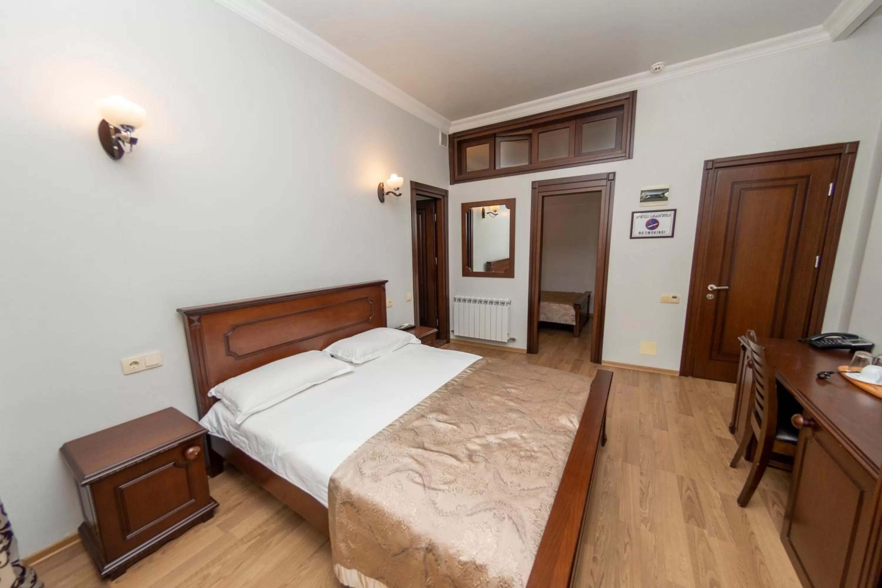 Photo of the whole room, Bed in Eiffel Hotel