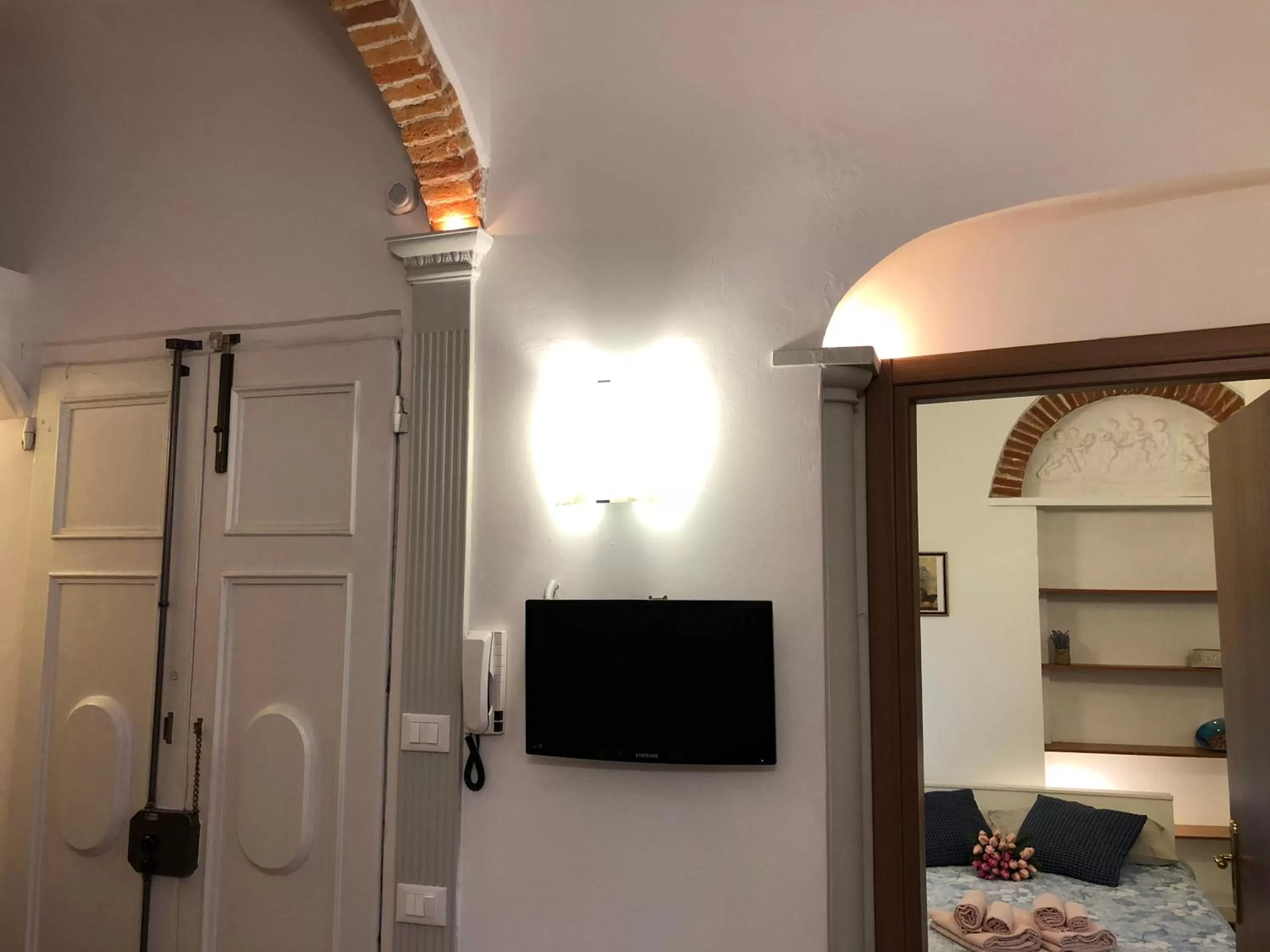 Communal lounge/ TV room, TV/Entertainment Center in Home Milù Florence