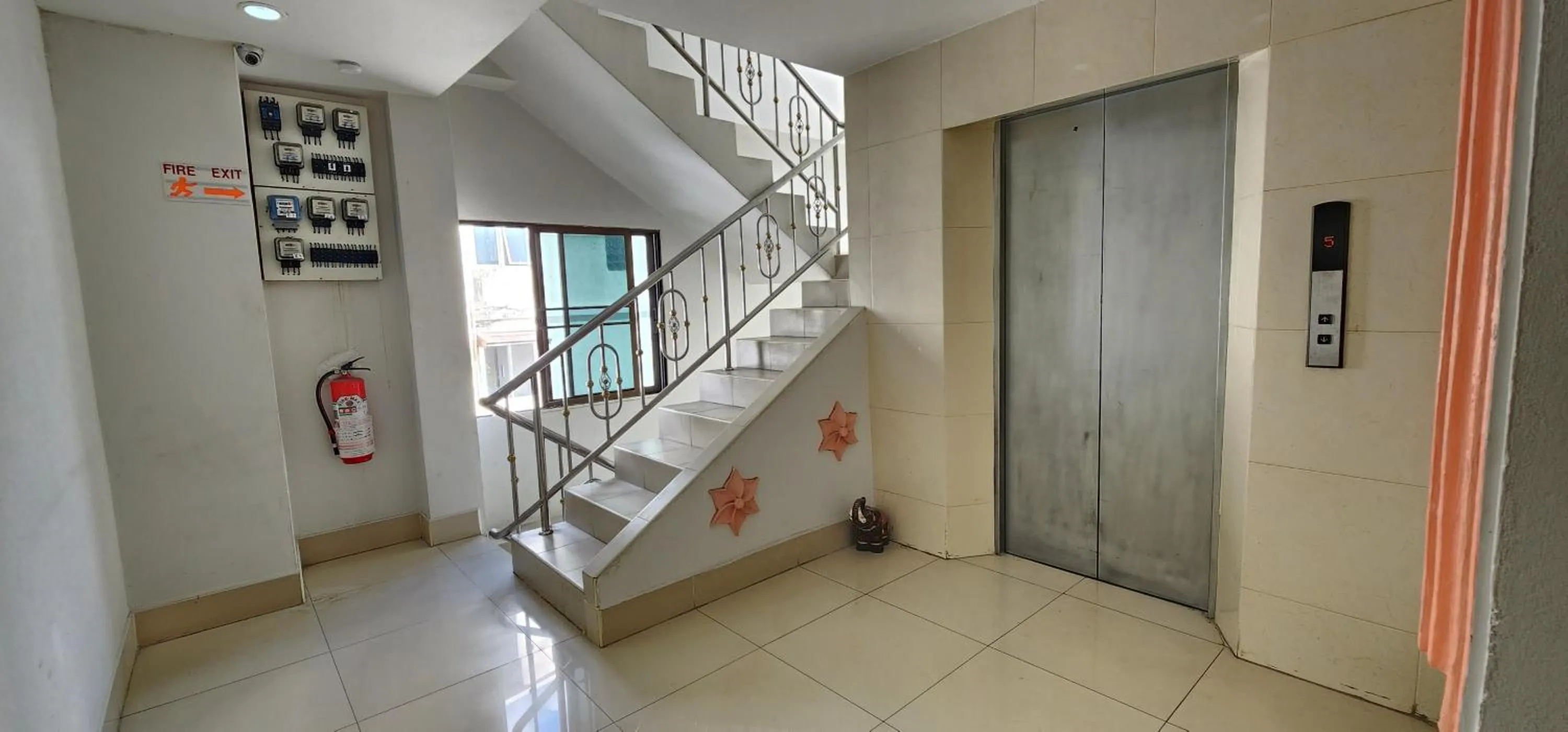 elevator in Royal Sweet Hotel