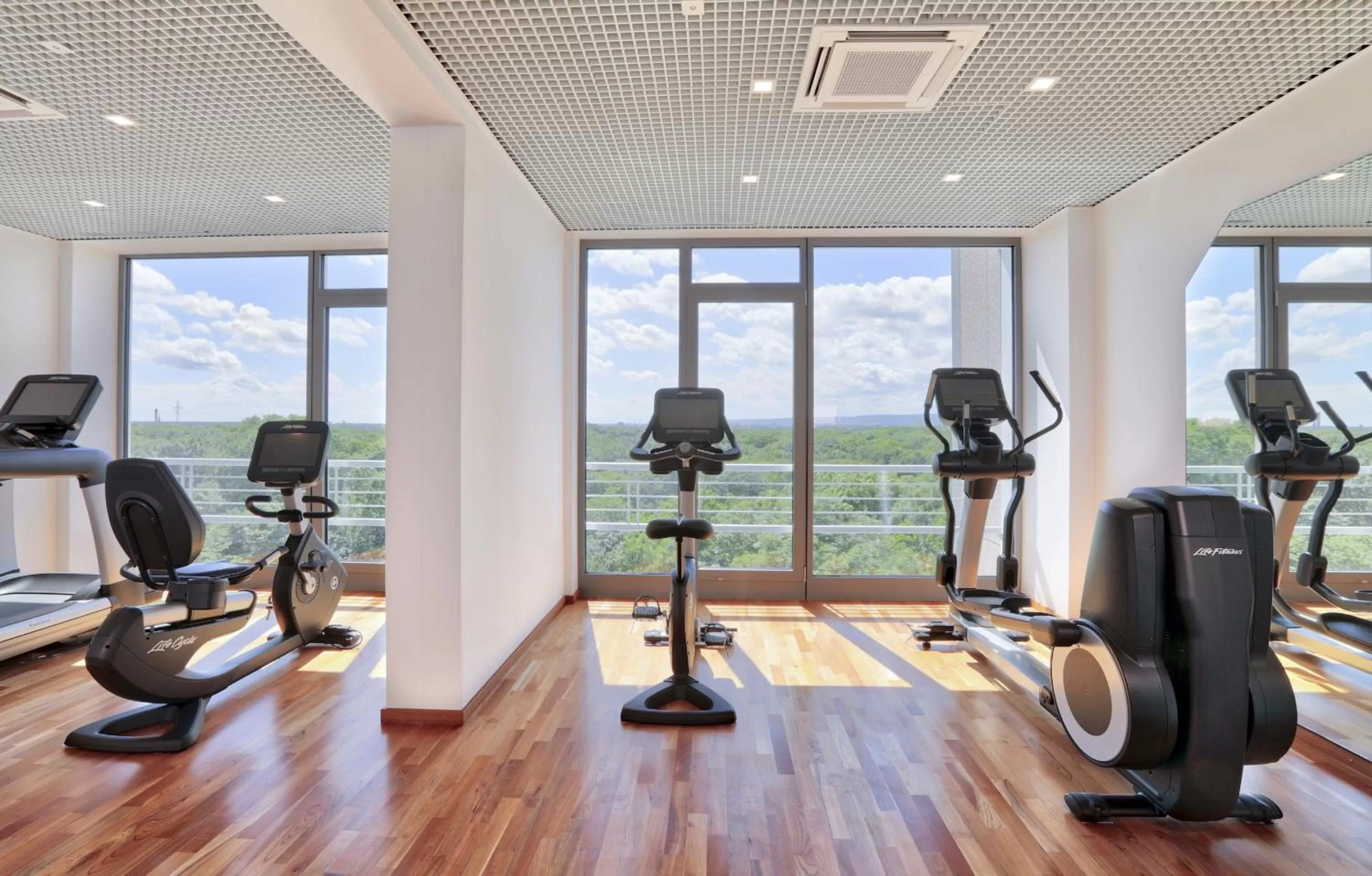 Fitness centre/facilities in SOALTEE Hotel by Trip Inn Frankfurt Messe Tagungshotel
