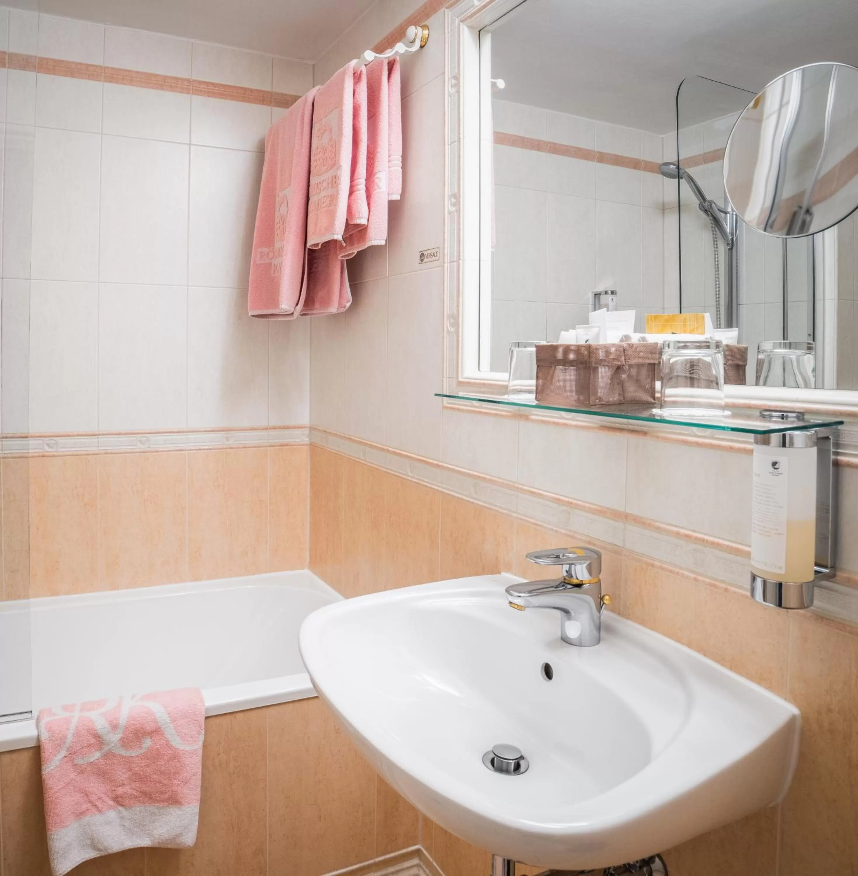 Bathroom in Schlosshotel Römischer Kaiser