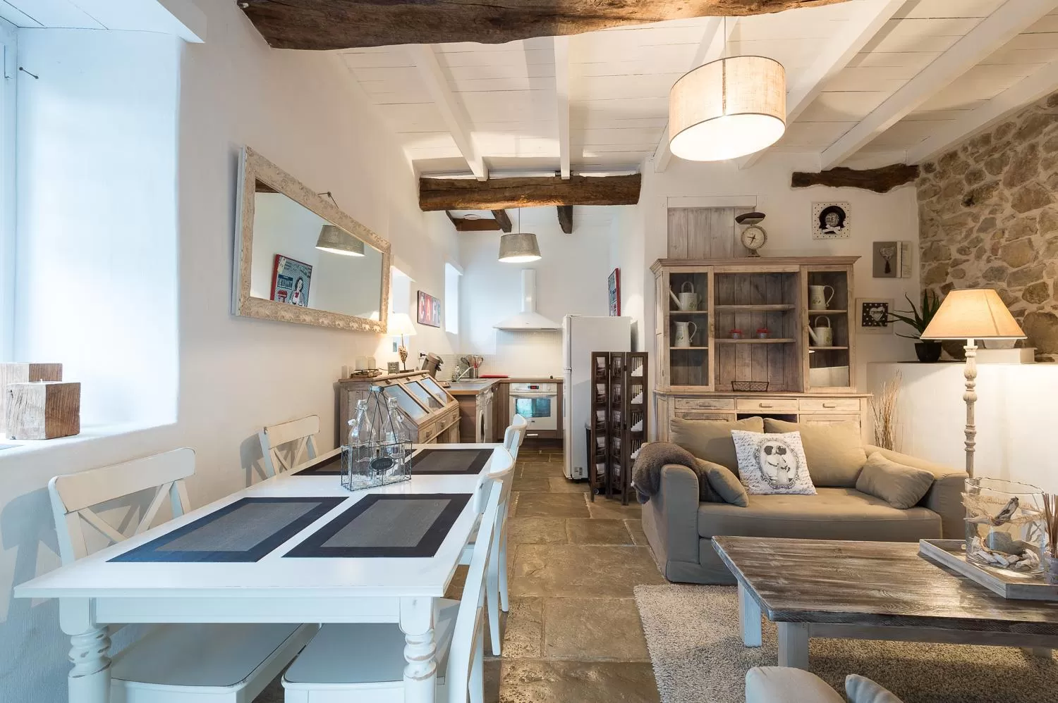 Communal lounge/ TV room, Kitchen/Kitchenette in Ferme Elhorga