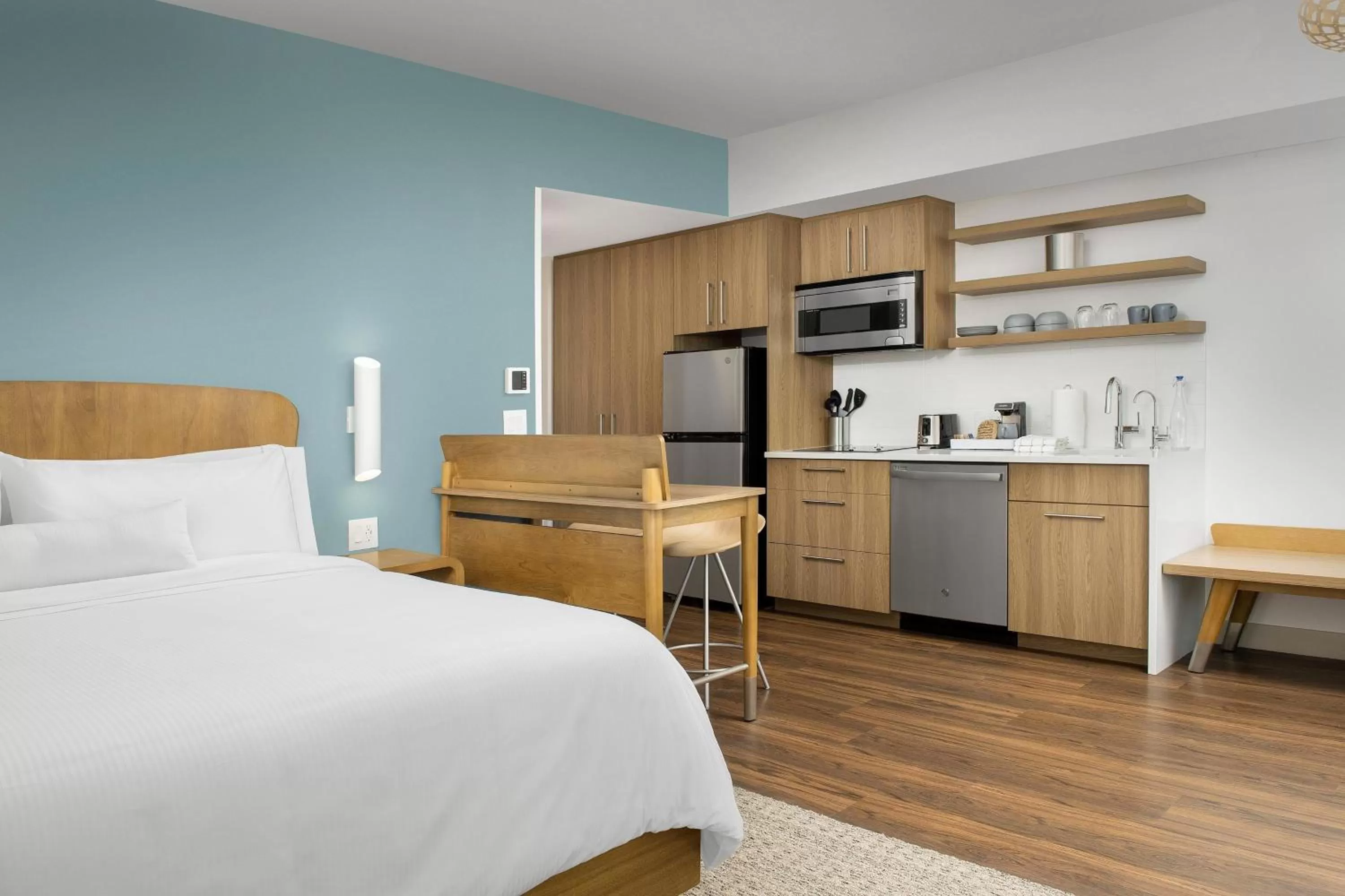 Photo of the whole room, Bed in Element Jacksonville Beach