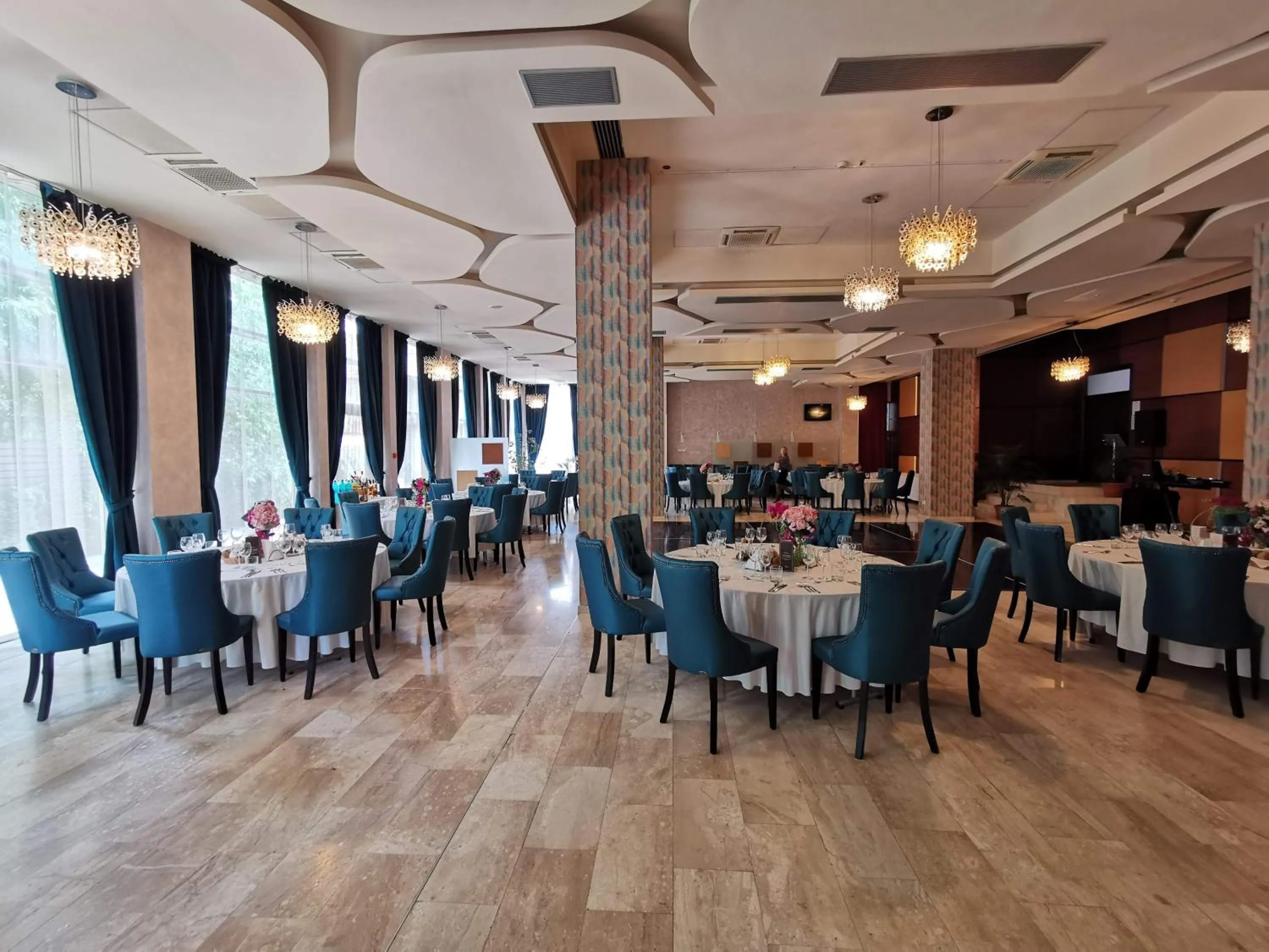 Restaurant/places to eat in Wyndham Cluj