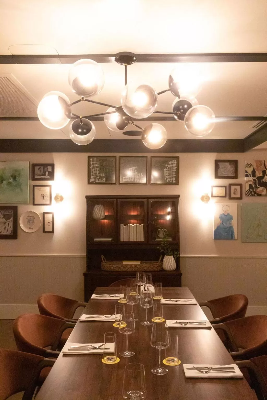 Restaurant/places to eat in Hutton Hotel