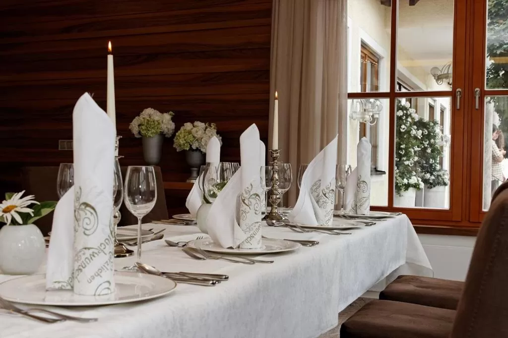 Restaurant/Places to Eat in Landhotel Schneider