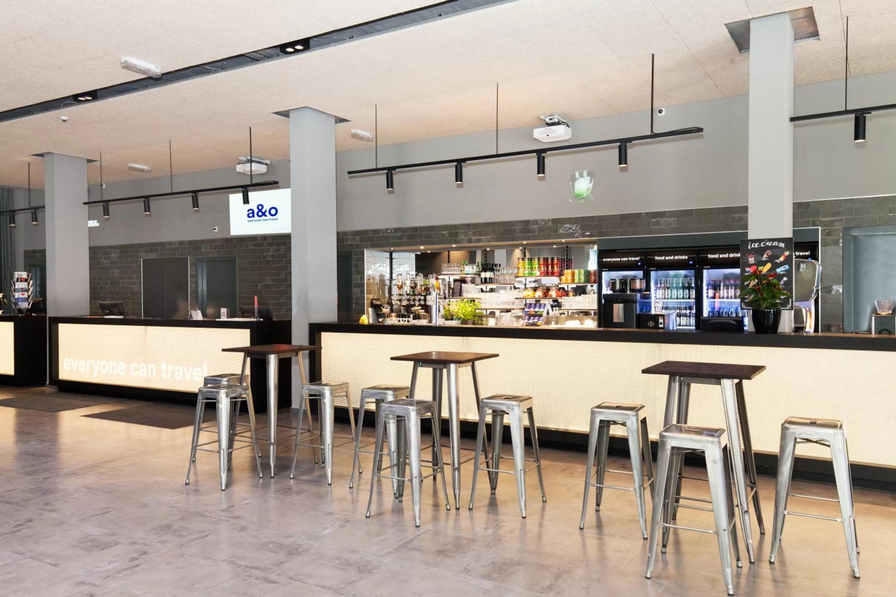 Lounge or bar in a&o Berlin Mitte