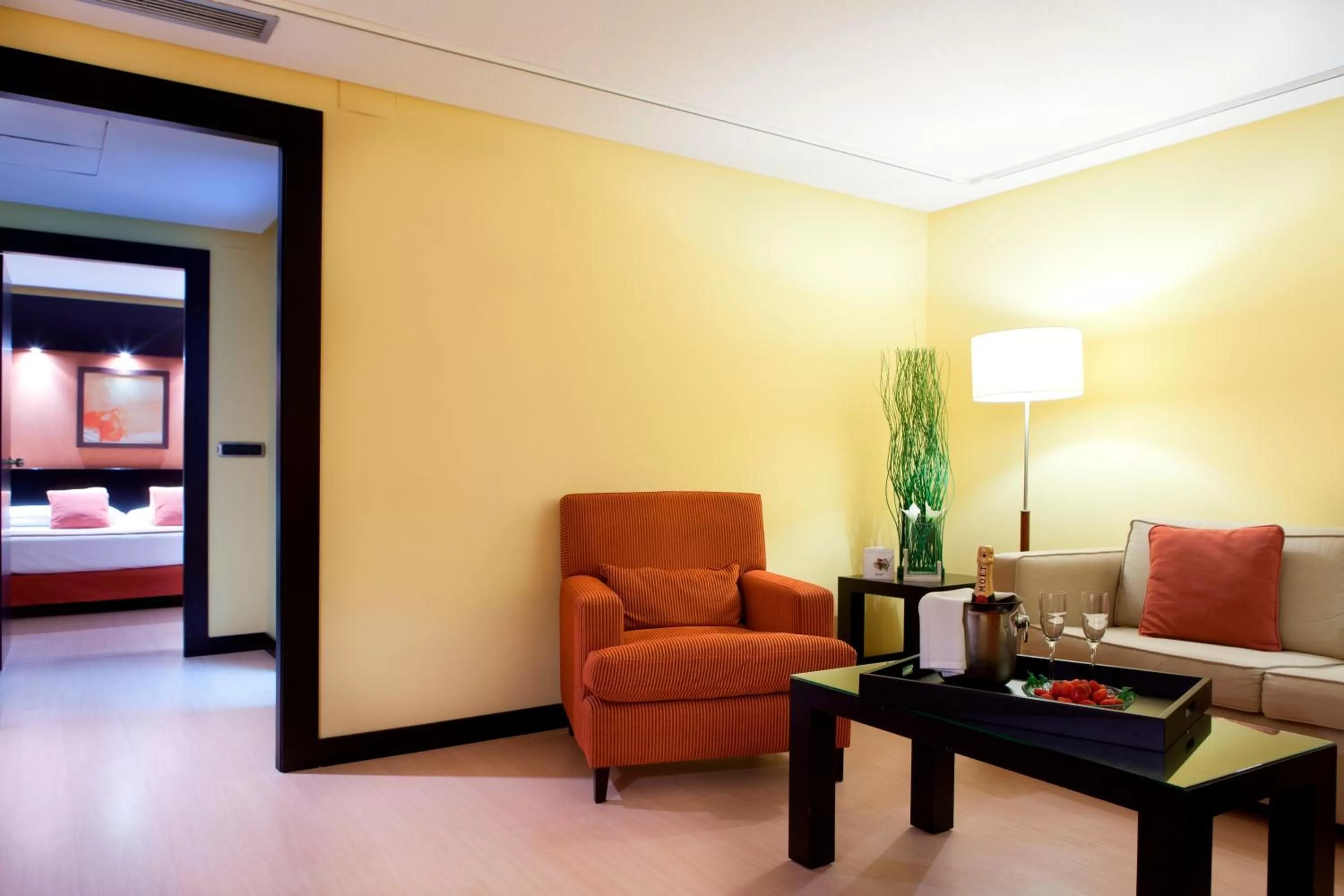 Seating area, Bed in Intelier Rosa