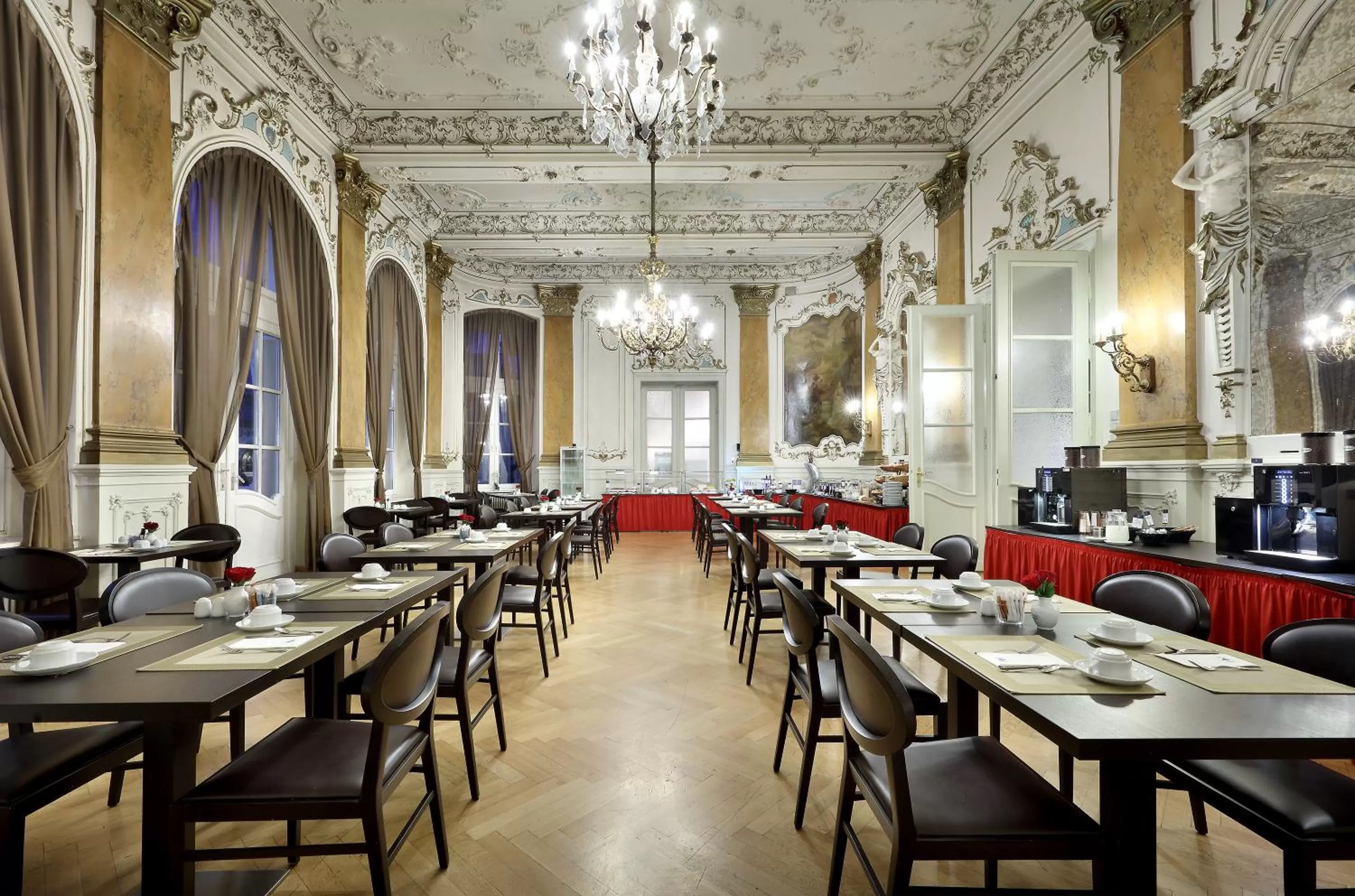 Lounge or bar in Eurostars Park Hotel Maximilian