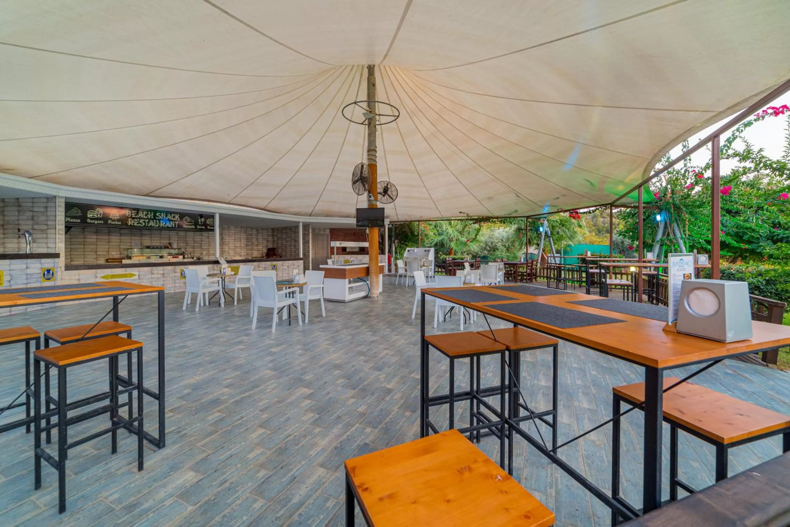 Lounge or bar in Justiniano Deluxe Resort