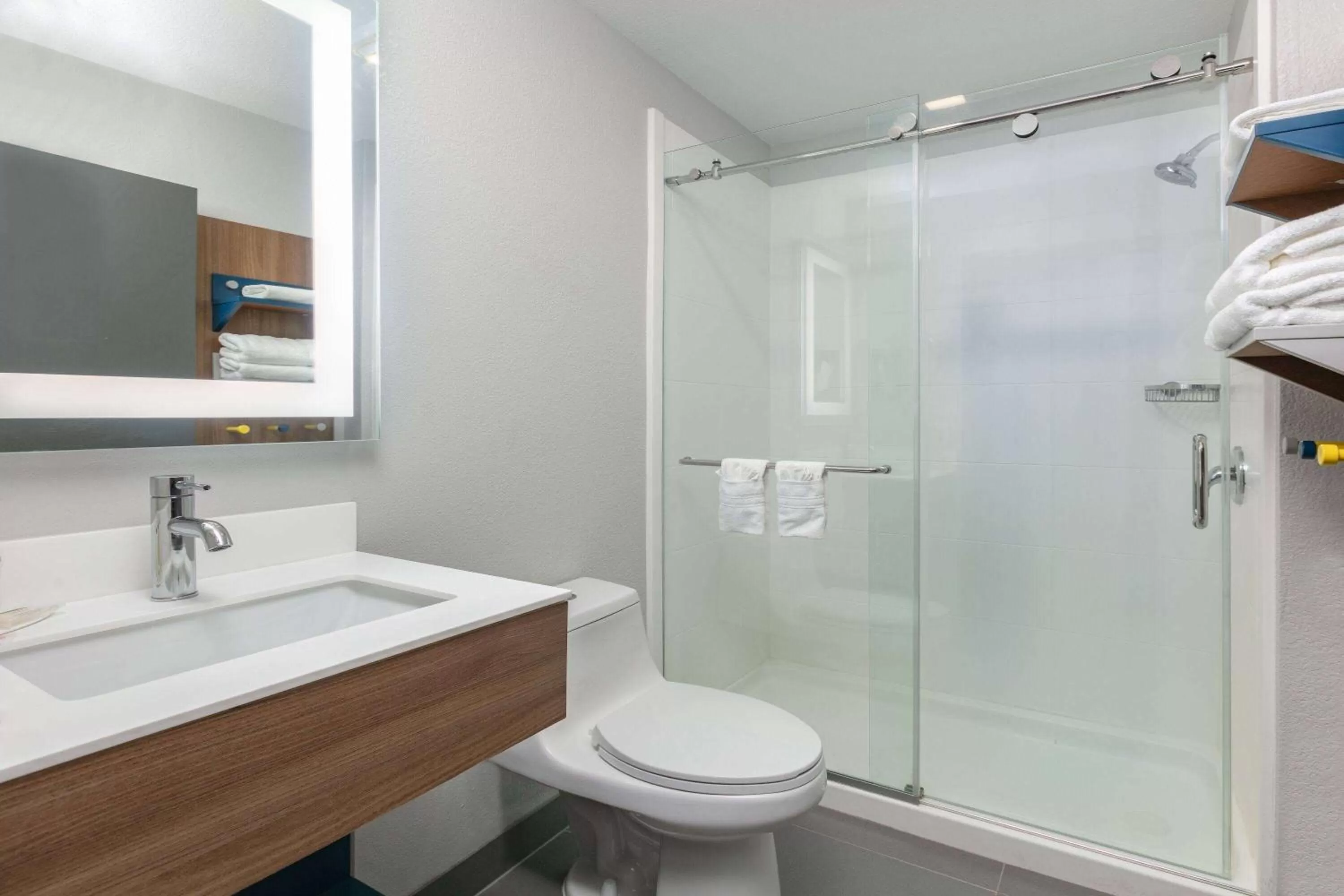 TV and multimedia in Microtel Inn by Wyndham Beckley