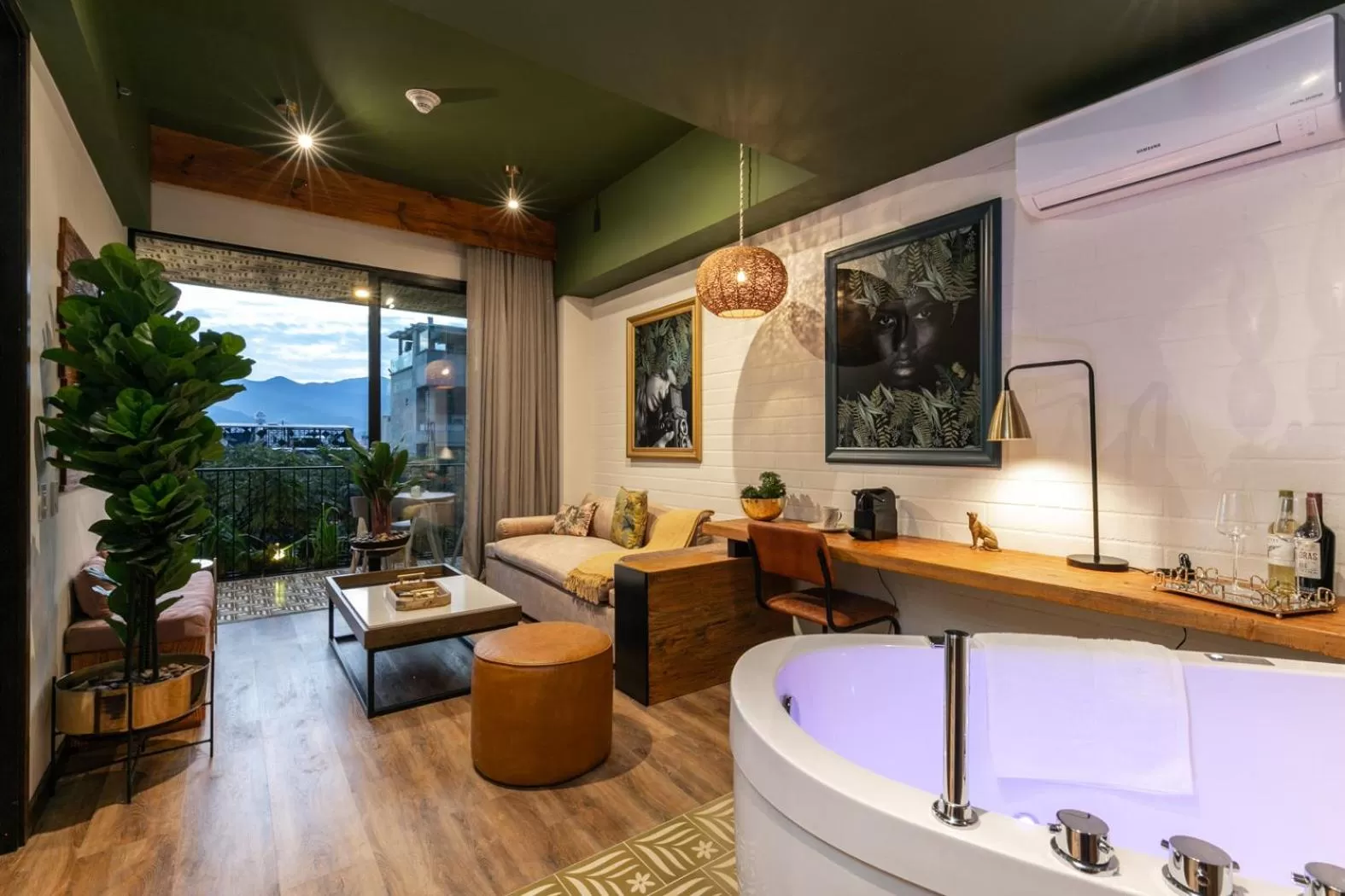 Hot Tub in Celestino Boutique Hotel & Spa