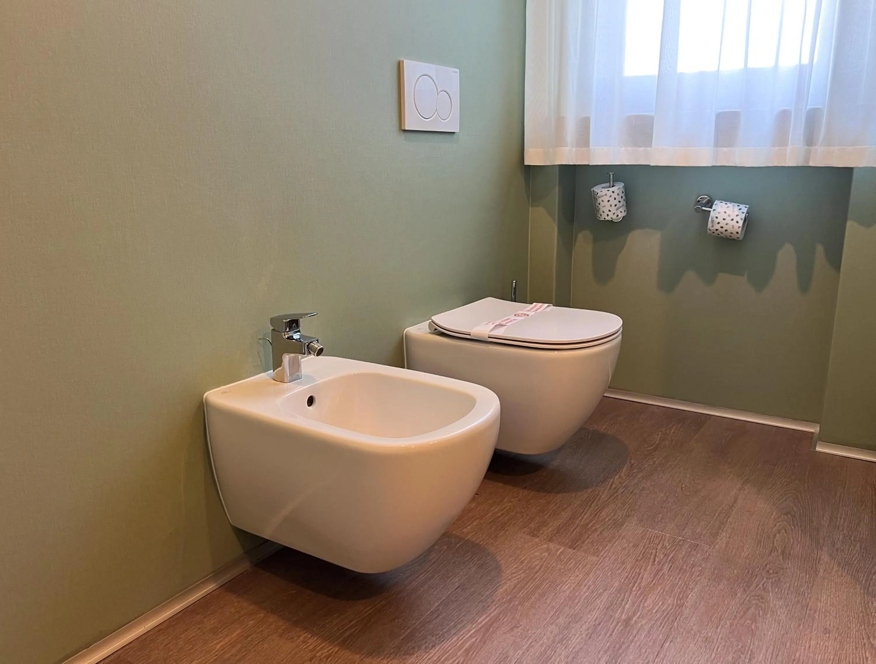 Toilet in Hotel Puccini