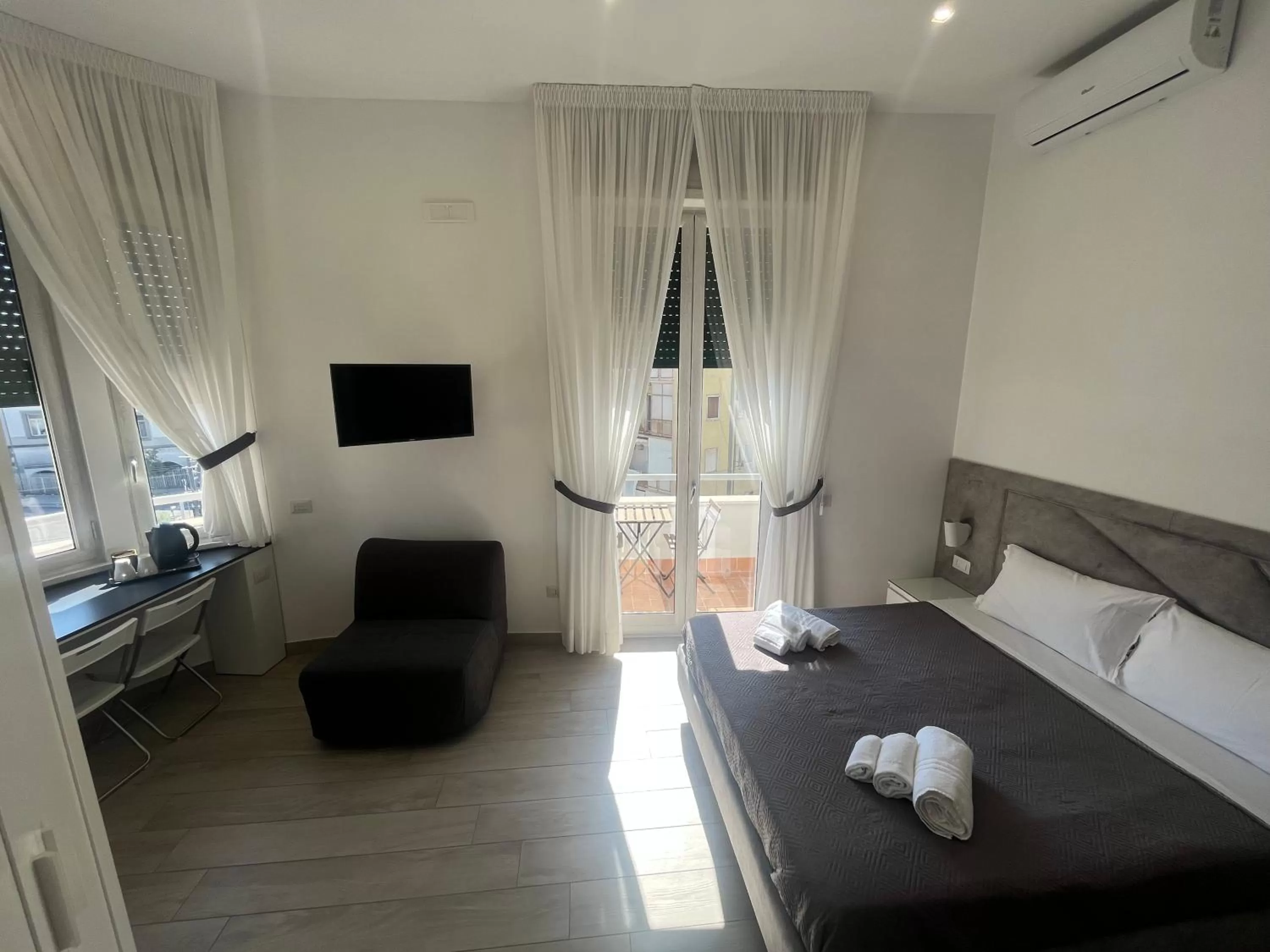 TV/Entertainment Center in Quelli del vesuvio