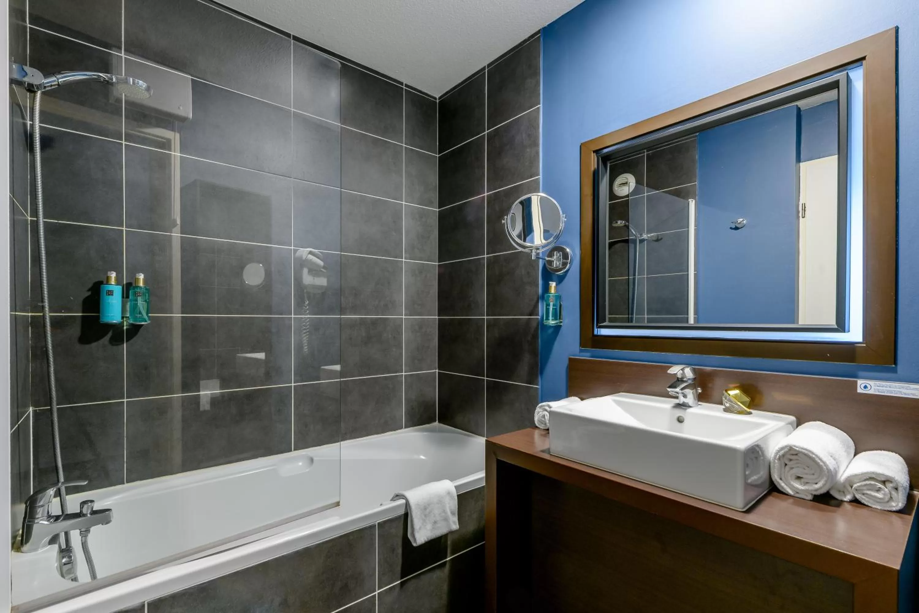 Bathroom in Comfort Aparthotel Bordeaux Begles Arena